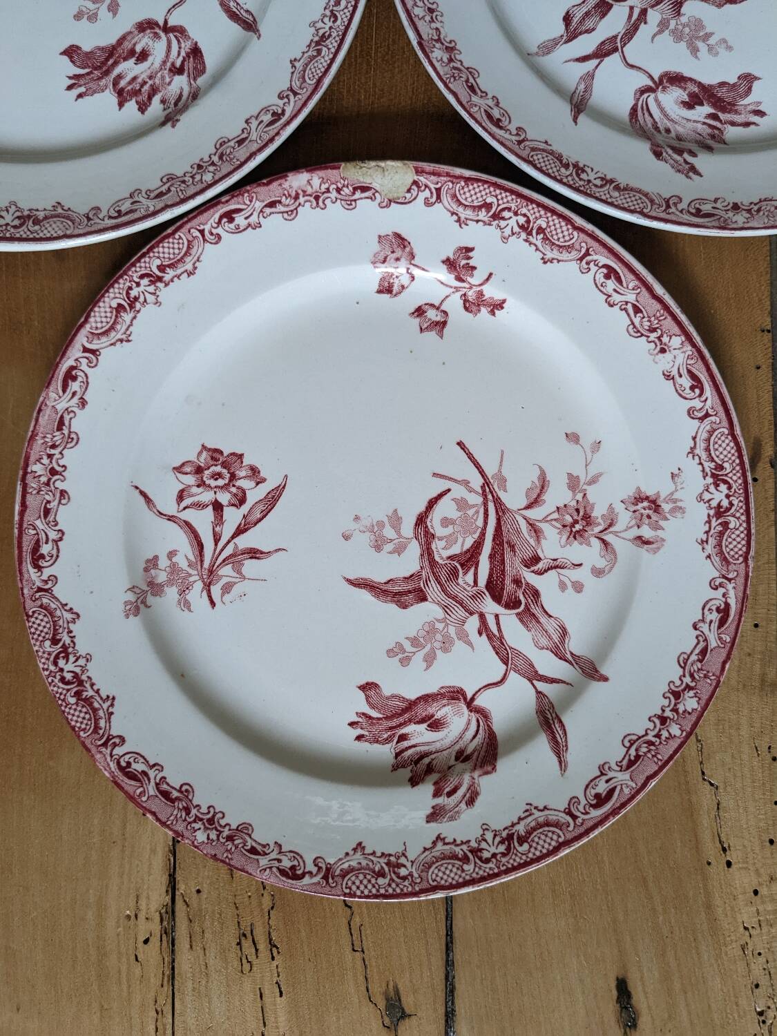 Three Fontanges Sarreguemines flat plates