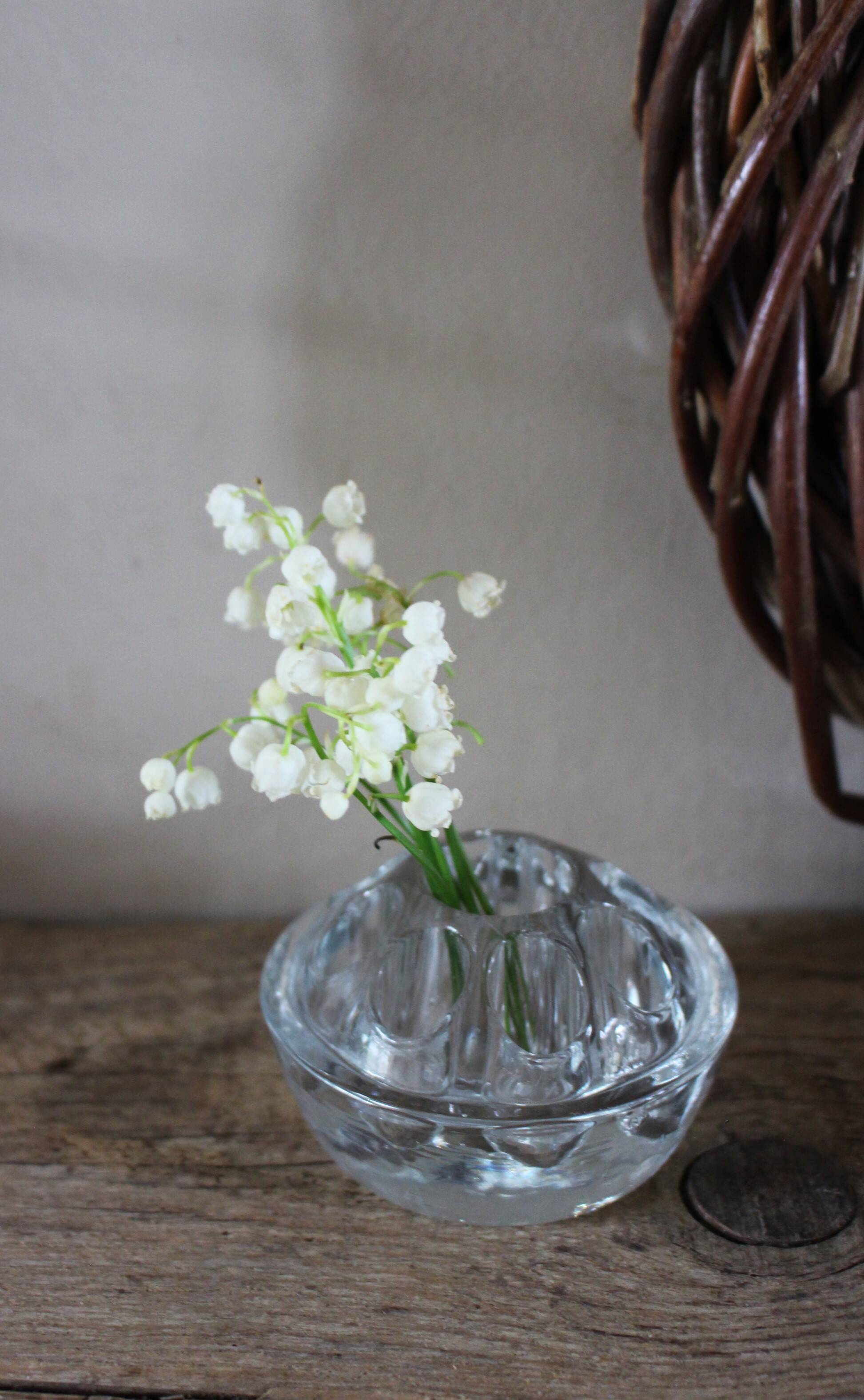 Page 1 of 7 Small 9-hole flower pick, vintage soliflores