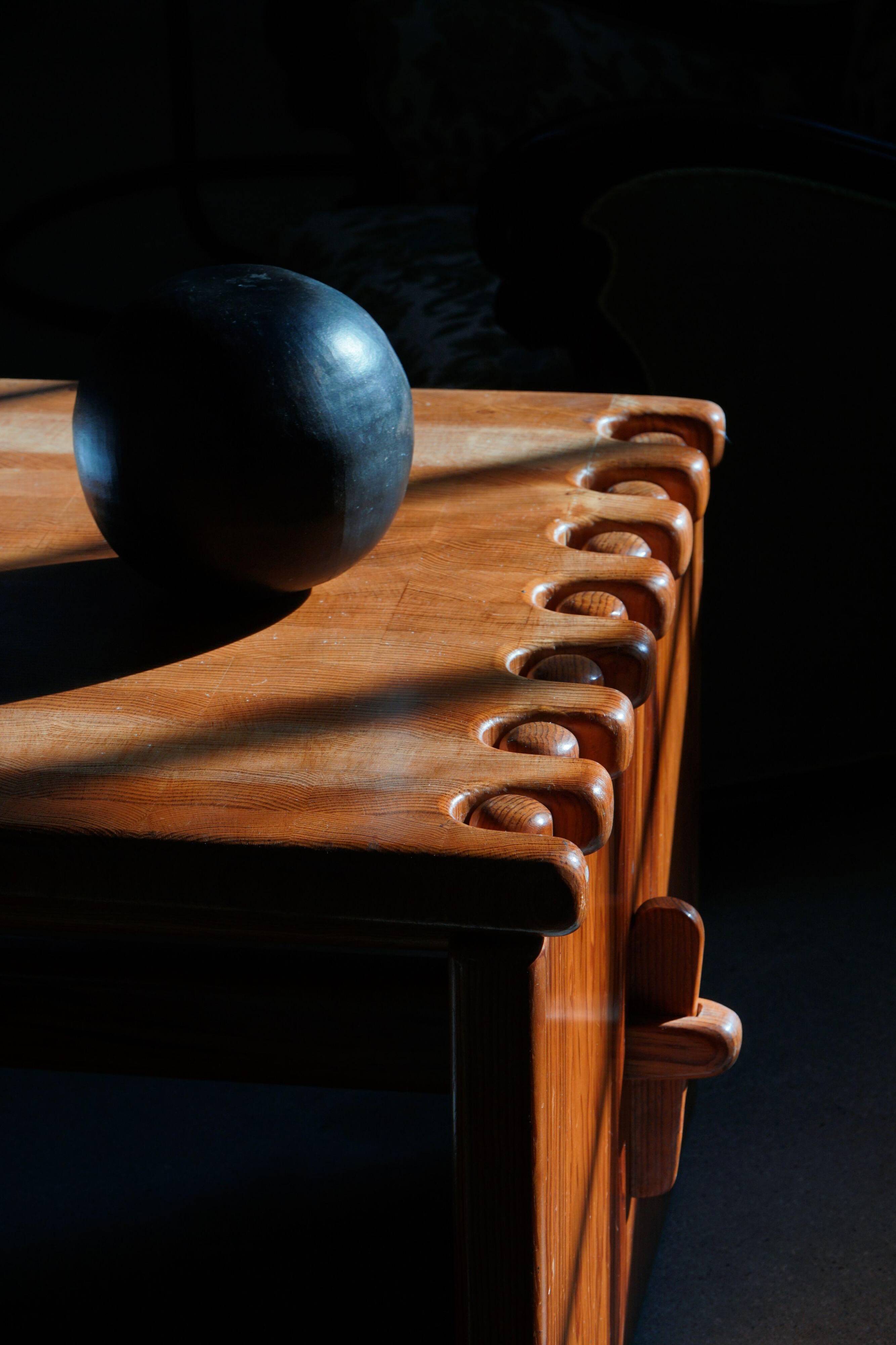 Large rectangular coffee table in solid pine from the mid-century, Danish modern, 1960s.