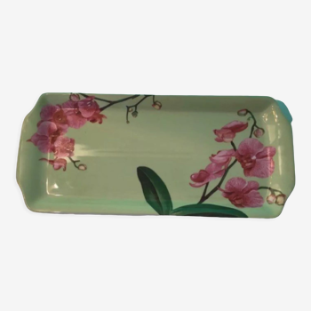 Cake dish with fuchsia orchids