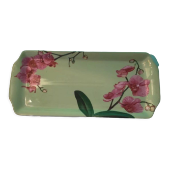 Cake dish with fuchsia orchids