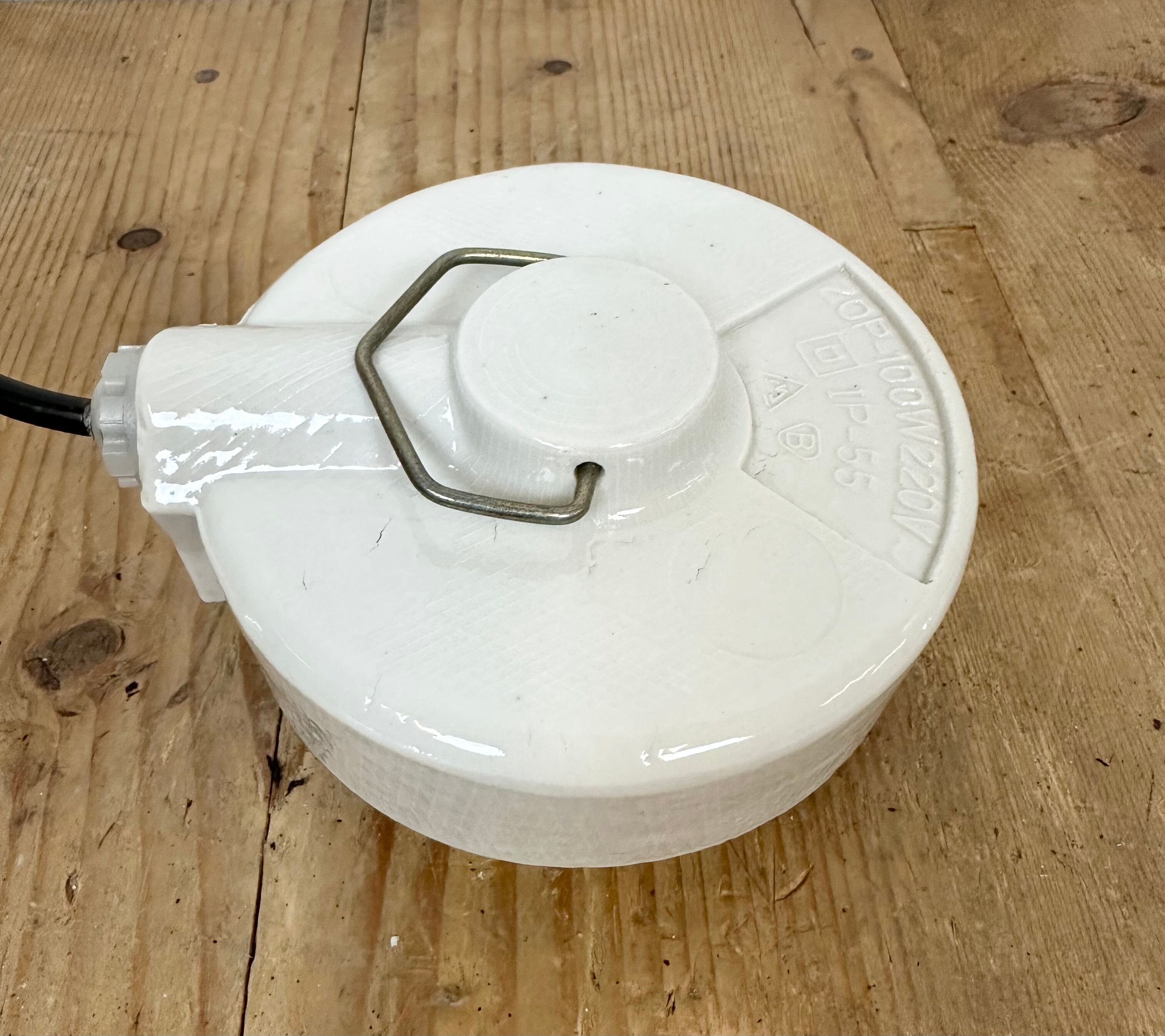 Suspension en porcelaine blanche vintage avec verre dépoli, années 1970
