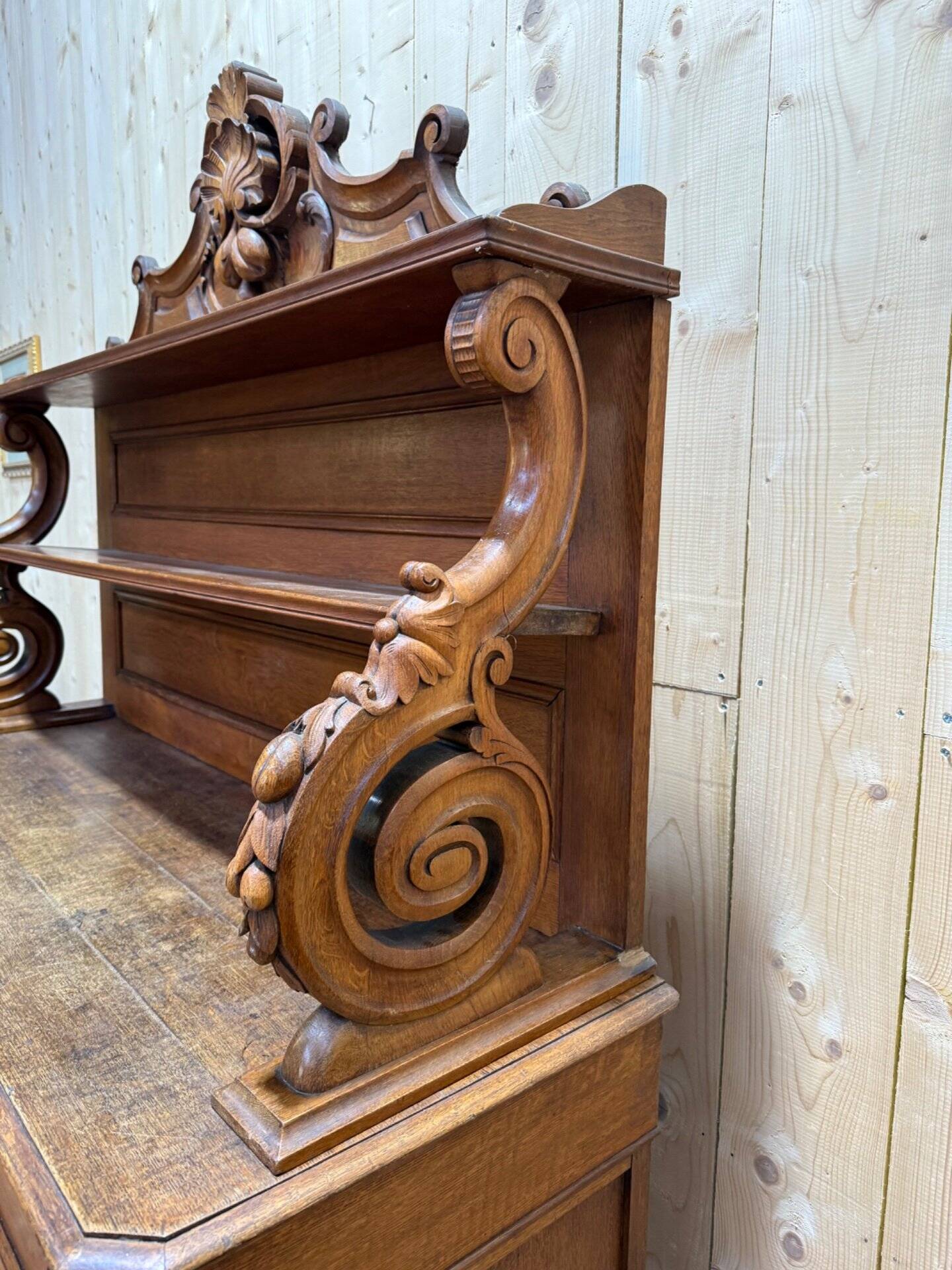 Buffet Louis Philippe "Saint-Hubert" en chêne