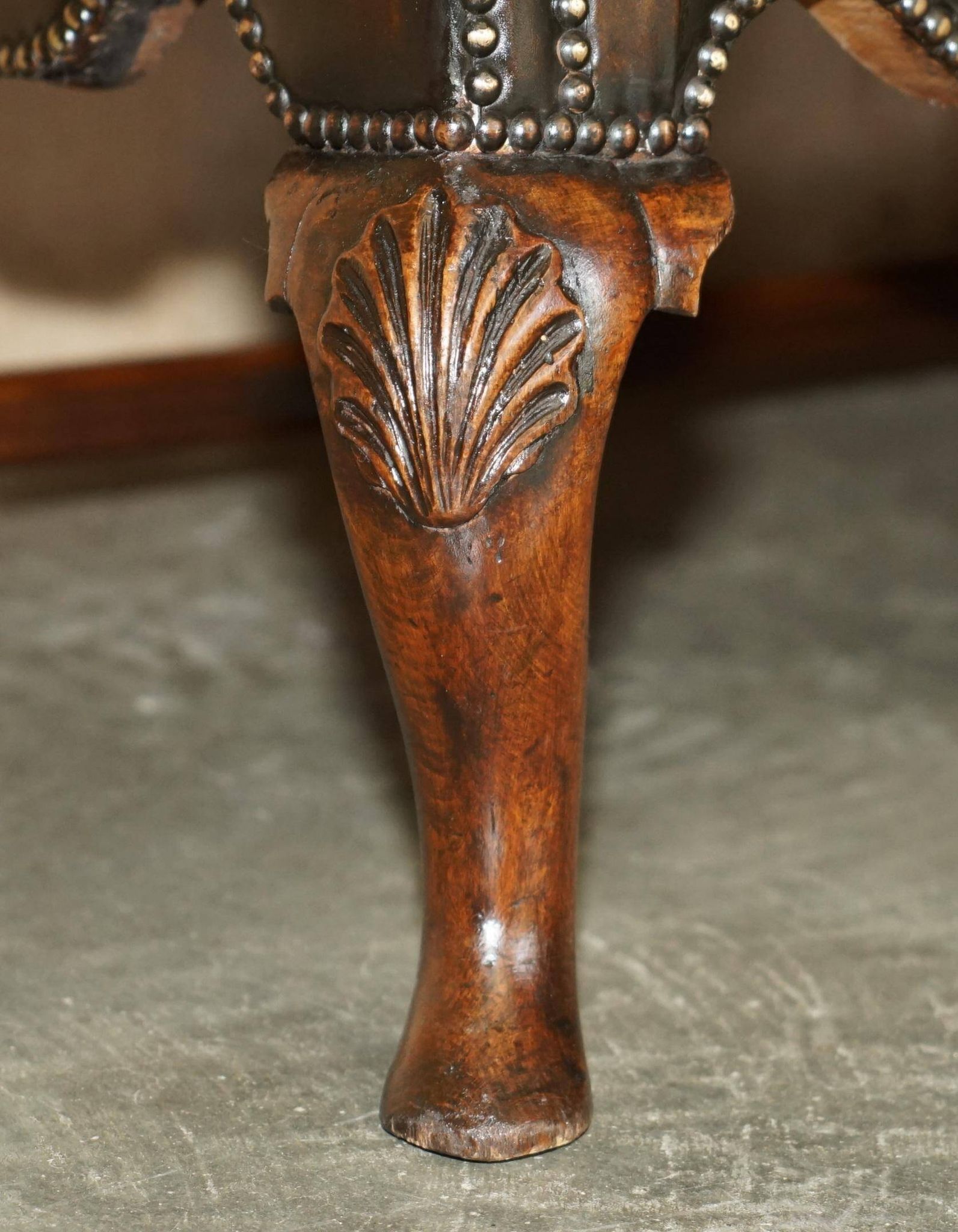 Victorian restored George II style high-back leather canapé
