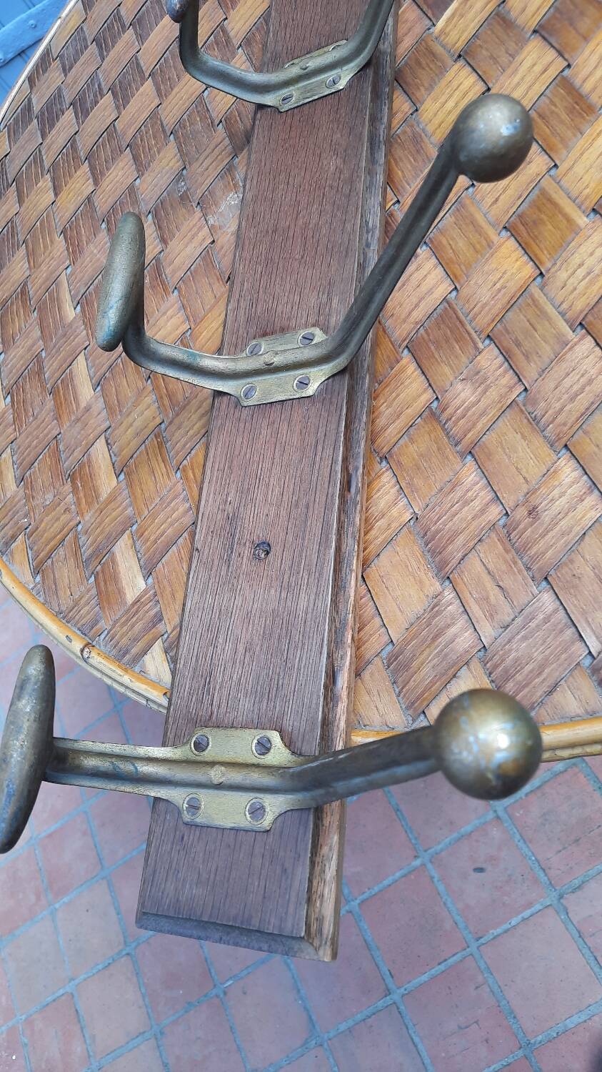 Wall coat rack with 5 hooks