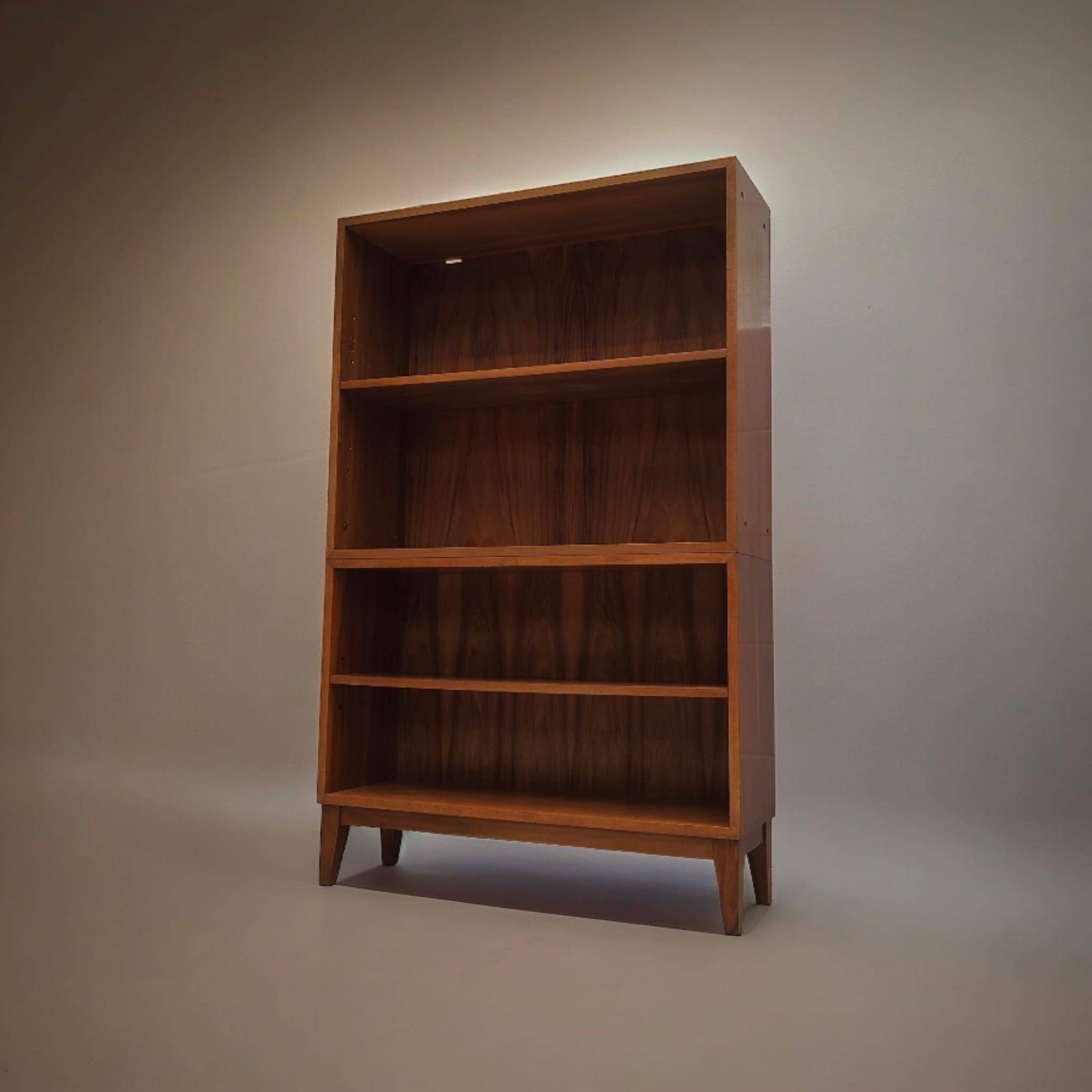 Bibliothèque du milieu du siècle