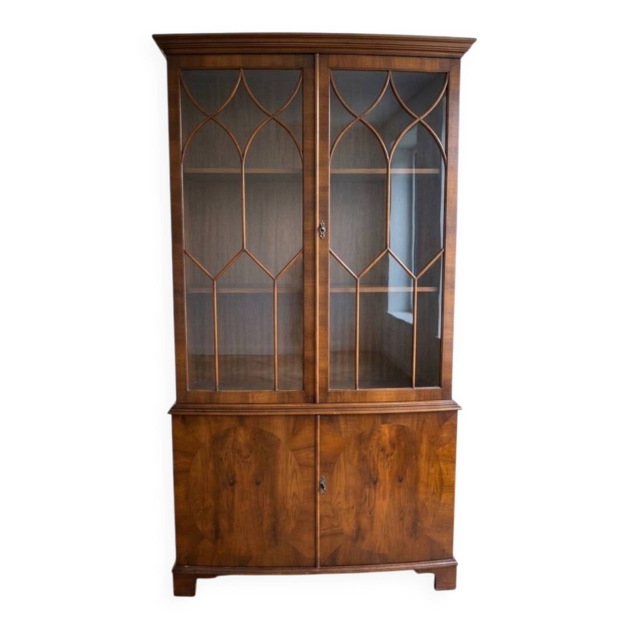 Classic English display cabinet in wood with glass doors.