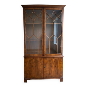 Classic English display cabinet in wood with glass doors.