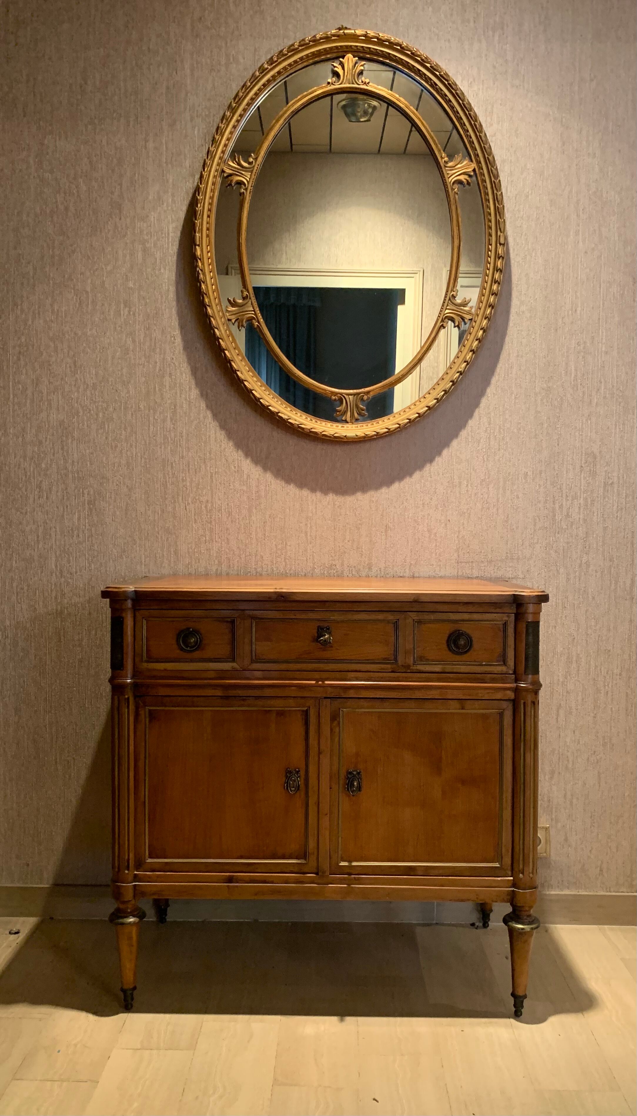 Commode de style Louis XVI