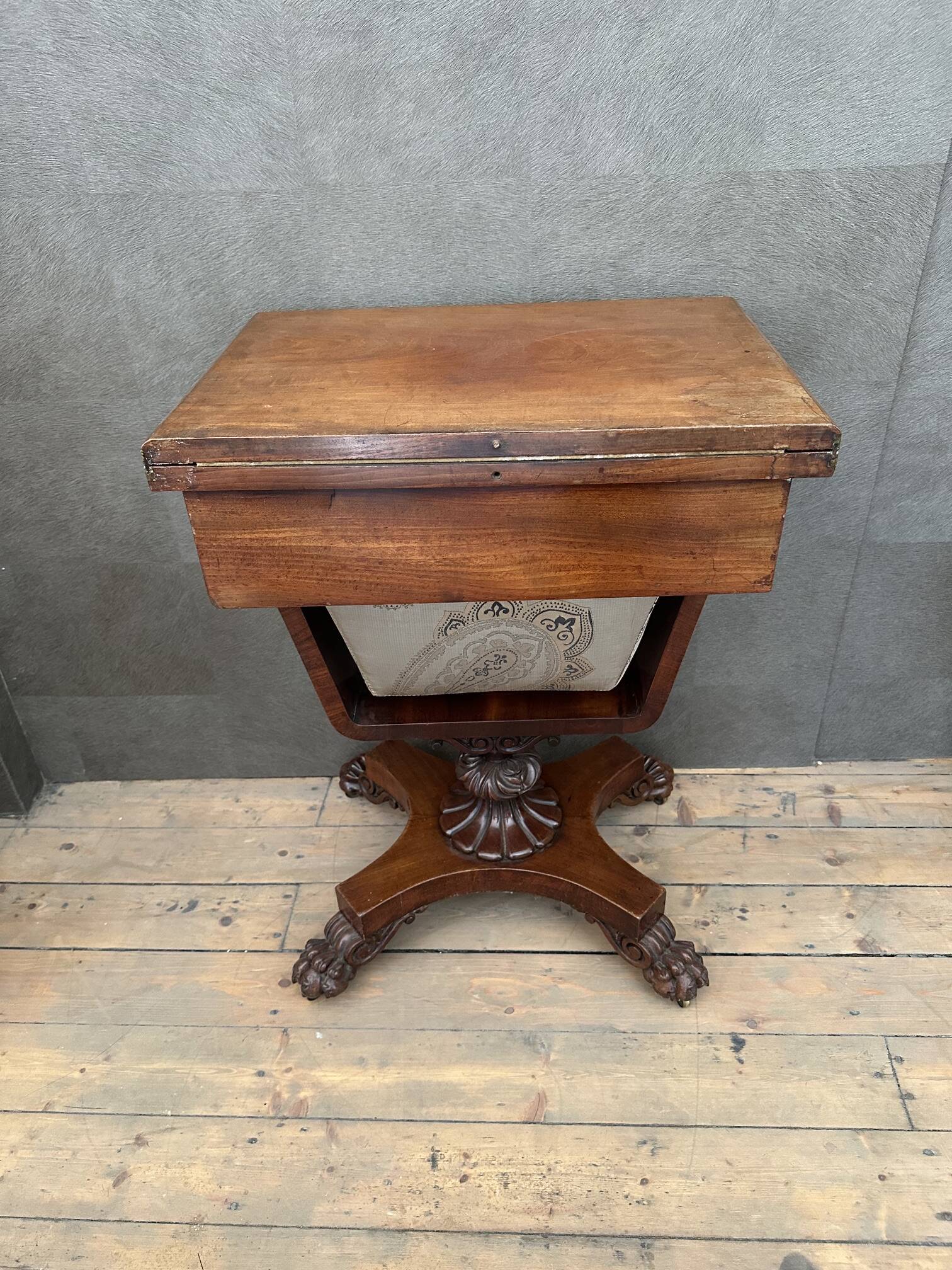 table de couture antique