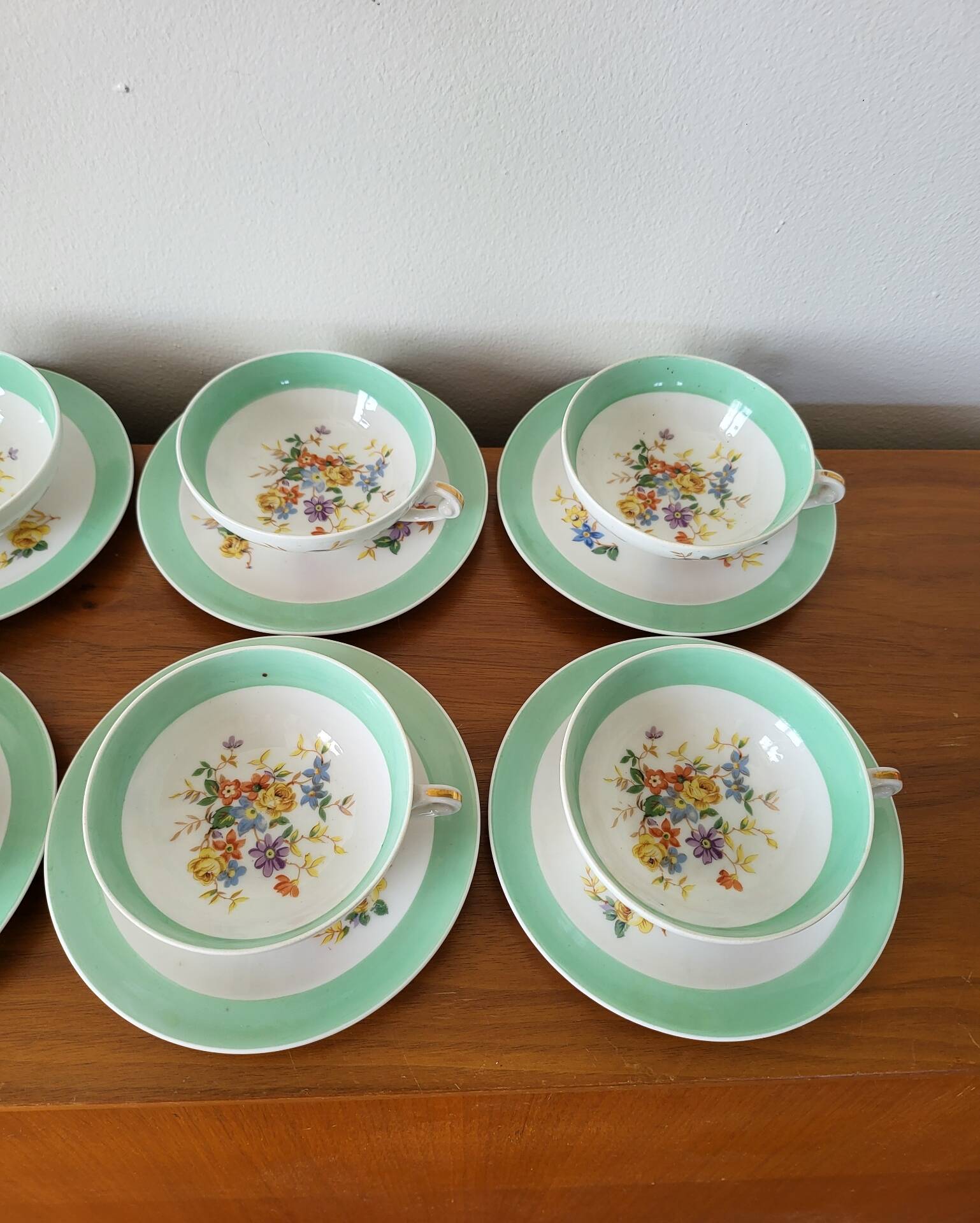 Ensemble de 8 tasses à thé ou café en porcelaine de Limoges