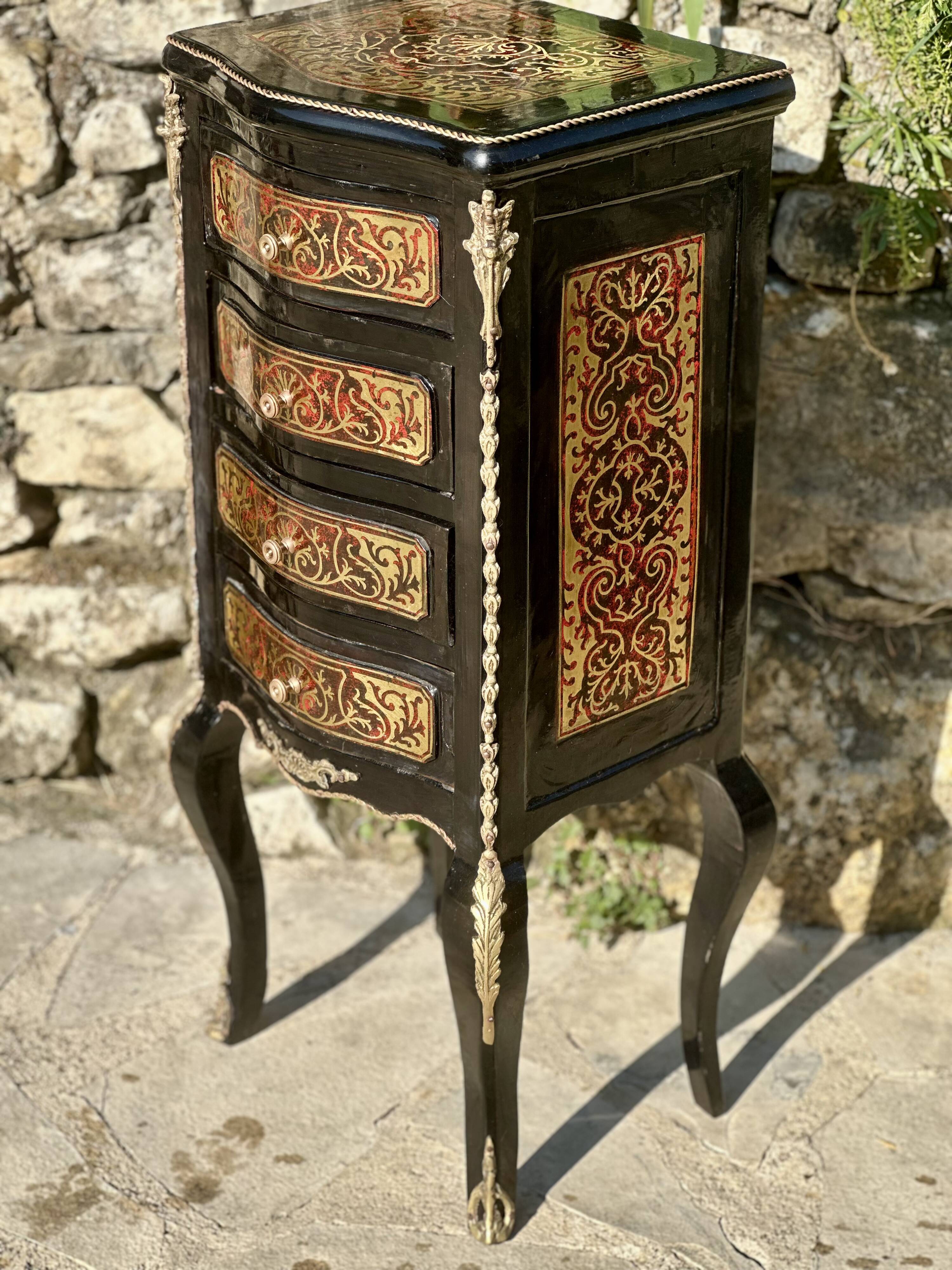 Petit chiffonnier de style Napoléon III.