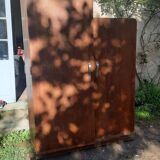 Asymmetrical cabinet