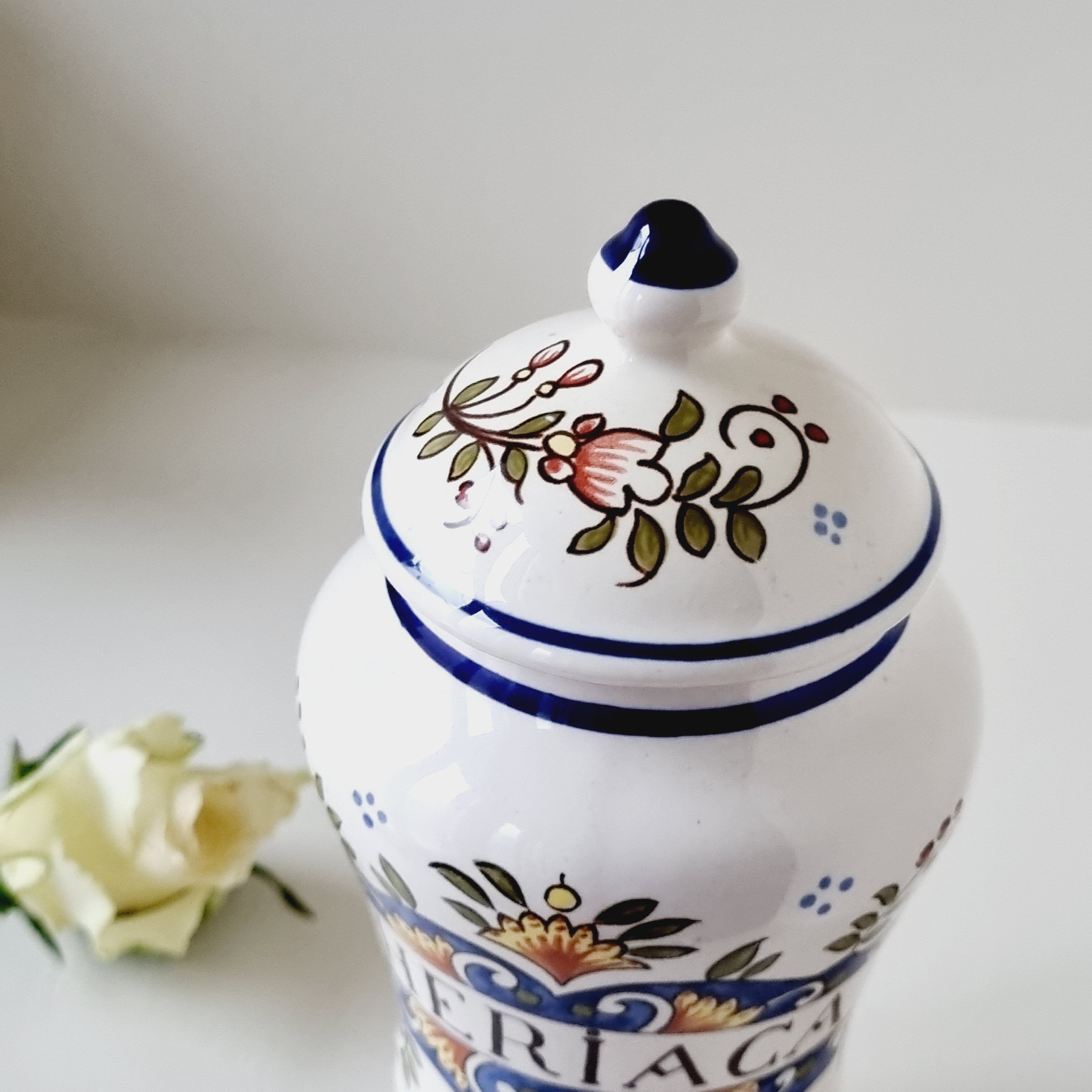 Ceramic apothecary pot Saint Clement