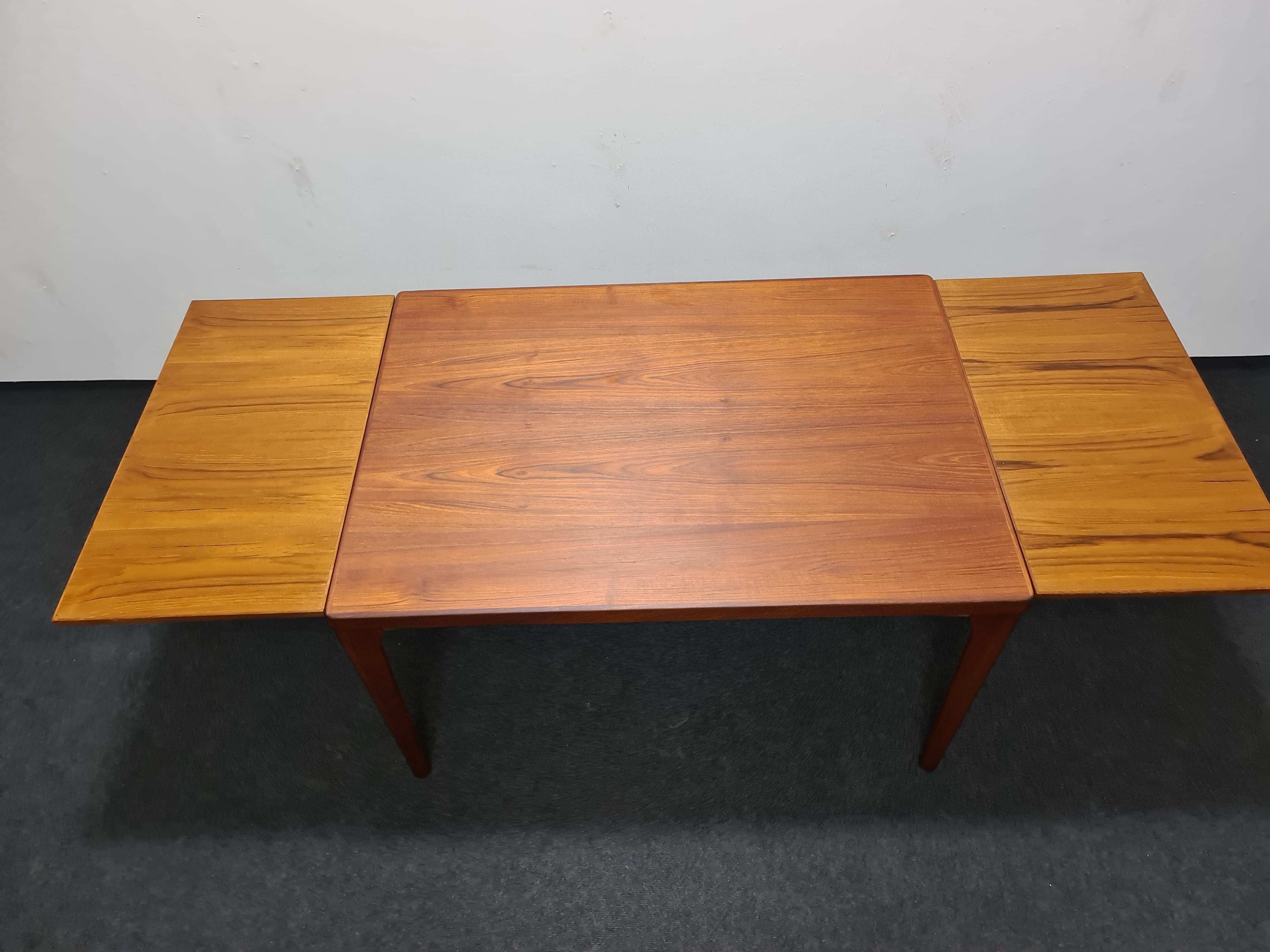 Teak Danish design dining table by Henning Kjaernulf