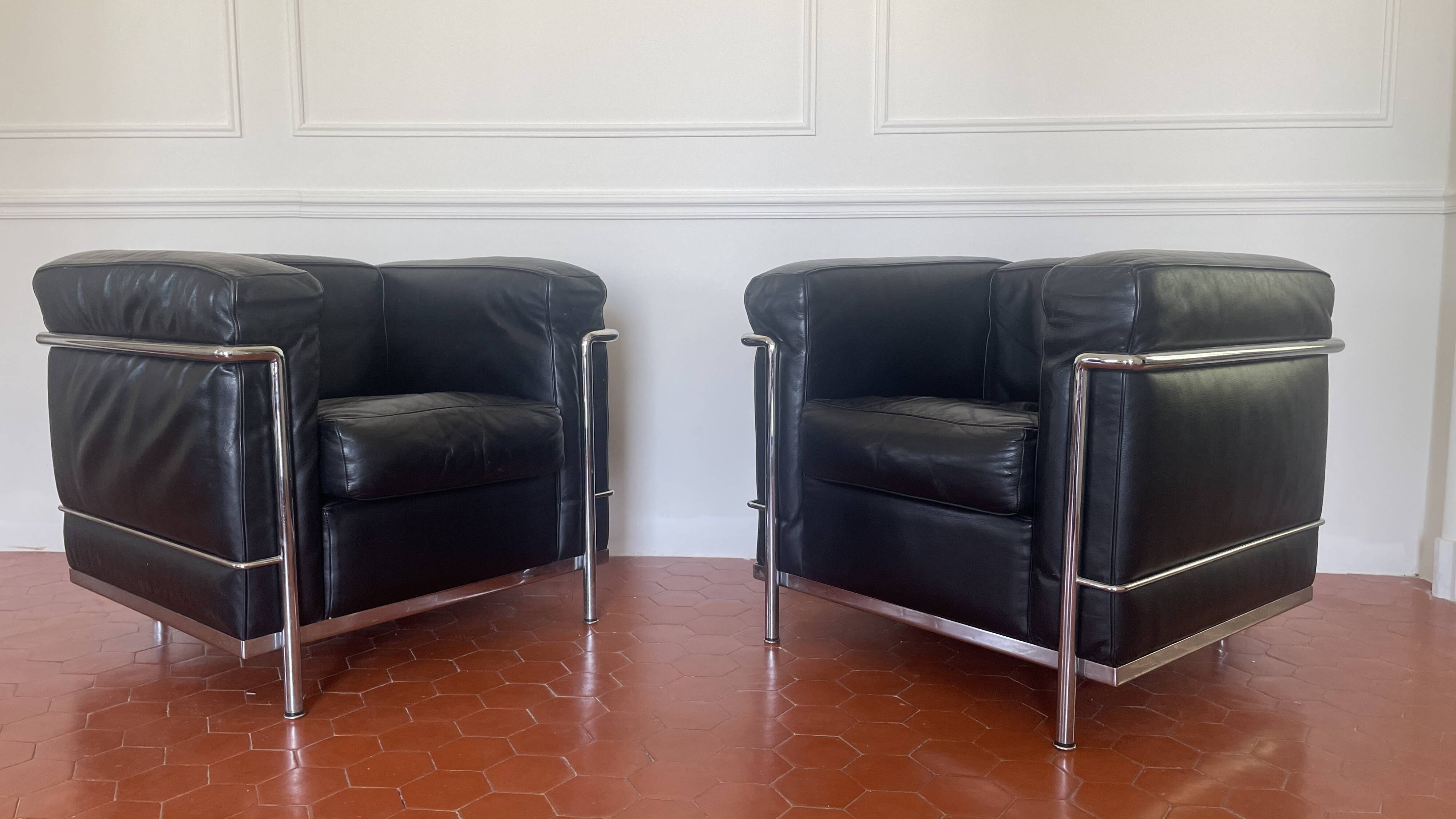 Pair of armchairs LC2 Perriand Jeanneret Le Cobusier Cassina edition