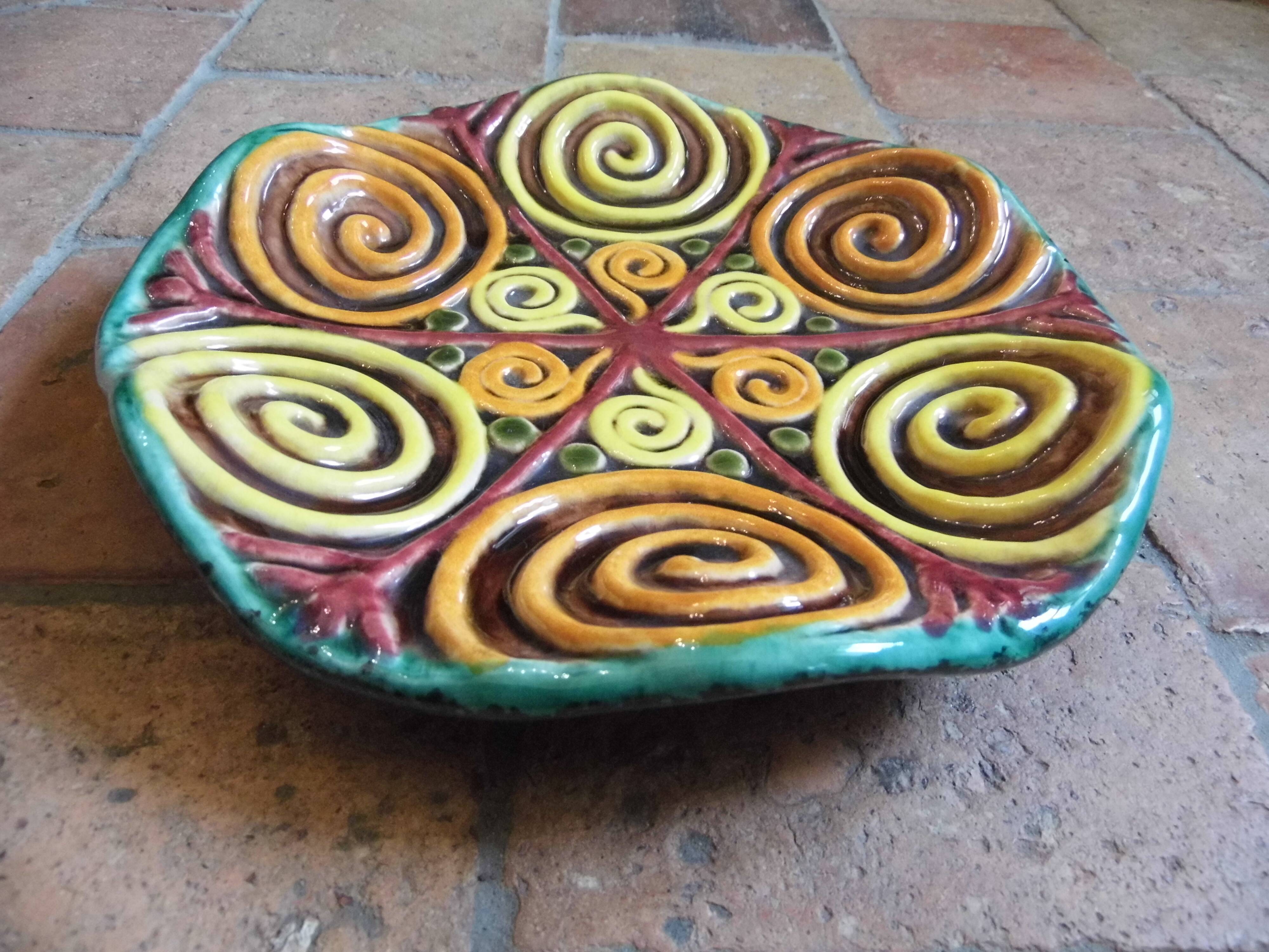 Pair of plates or dishes in Quimper earthenware, HB, René QUILLIVIC