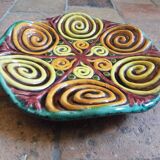 Pair of plates or dishes in Quimper earthenware, HB, René QUILLIVIC