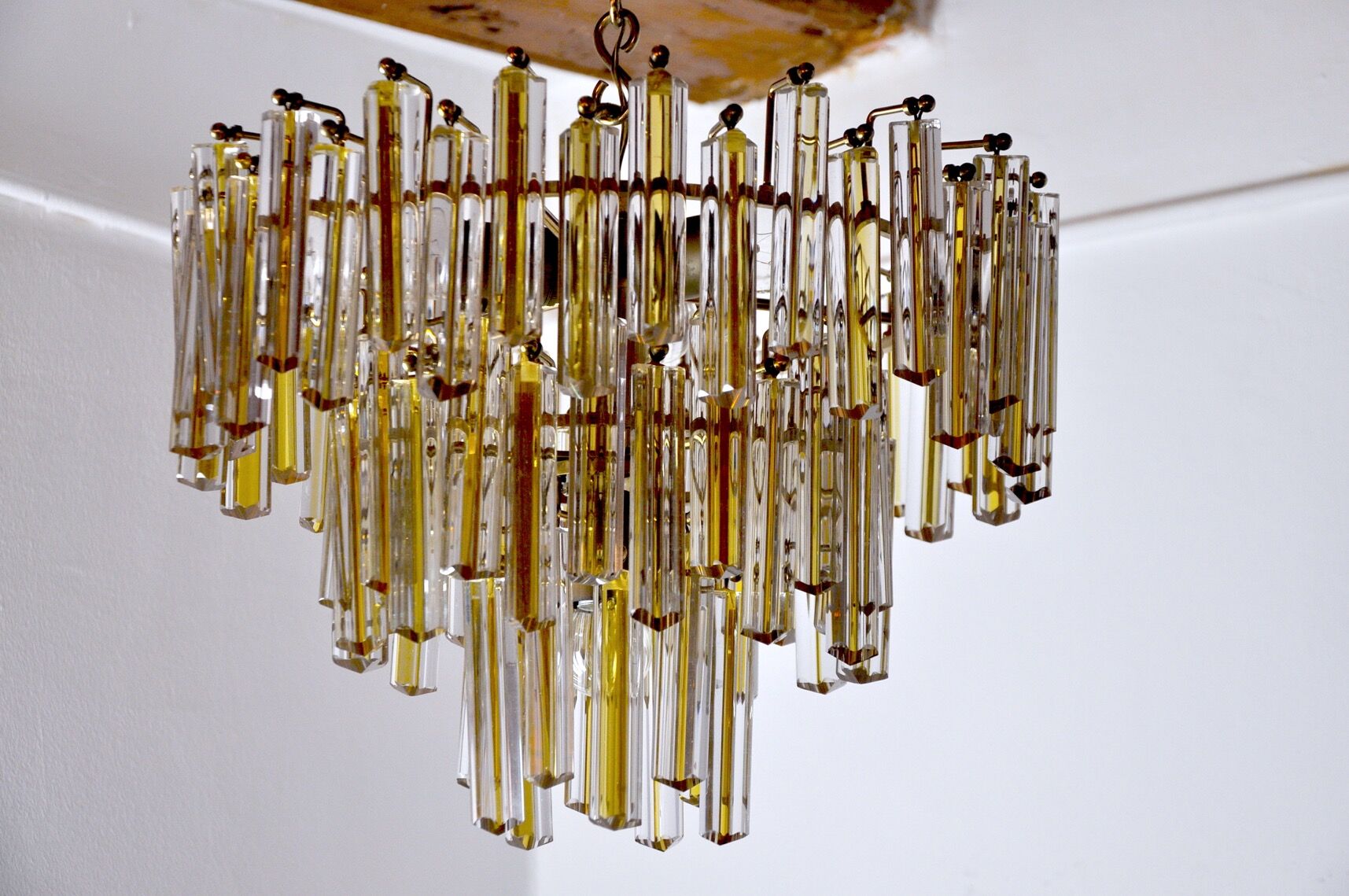 Paolo Venini two-tone chandelier, 3 levels, 1970, Italy