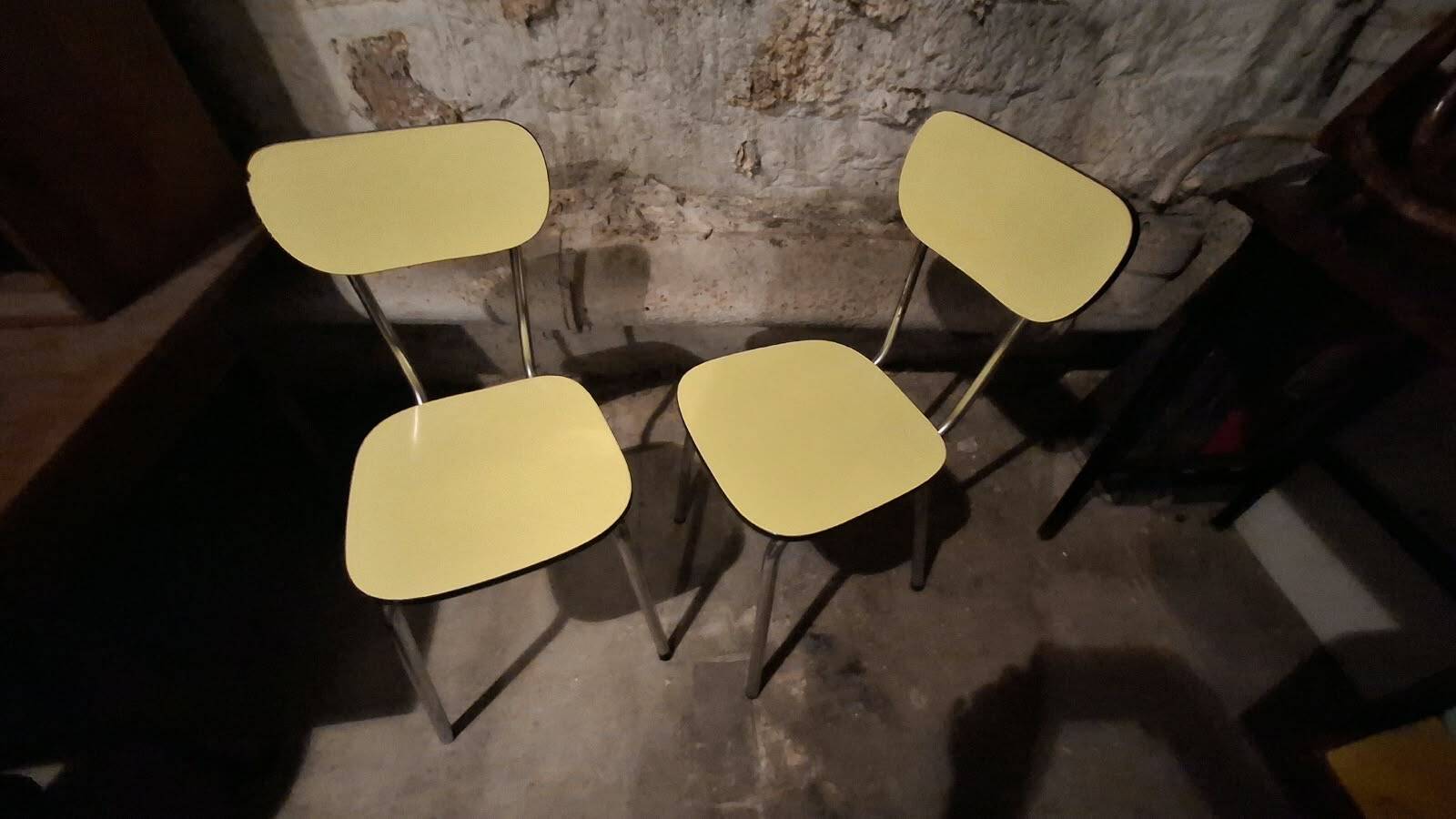 4 chaises en formica jaune