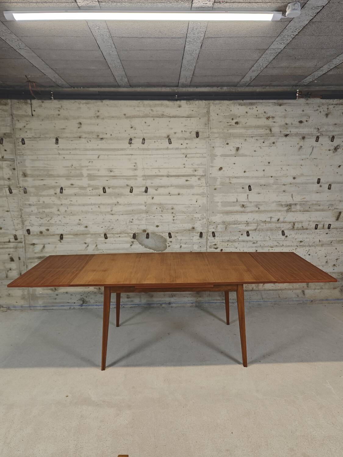 Vintage extendable table