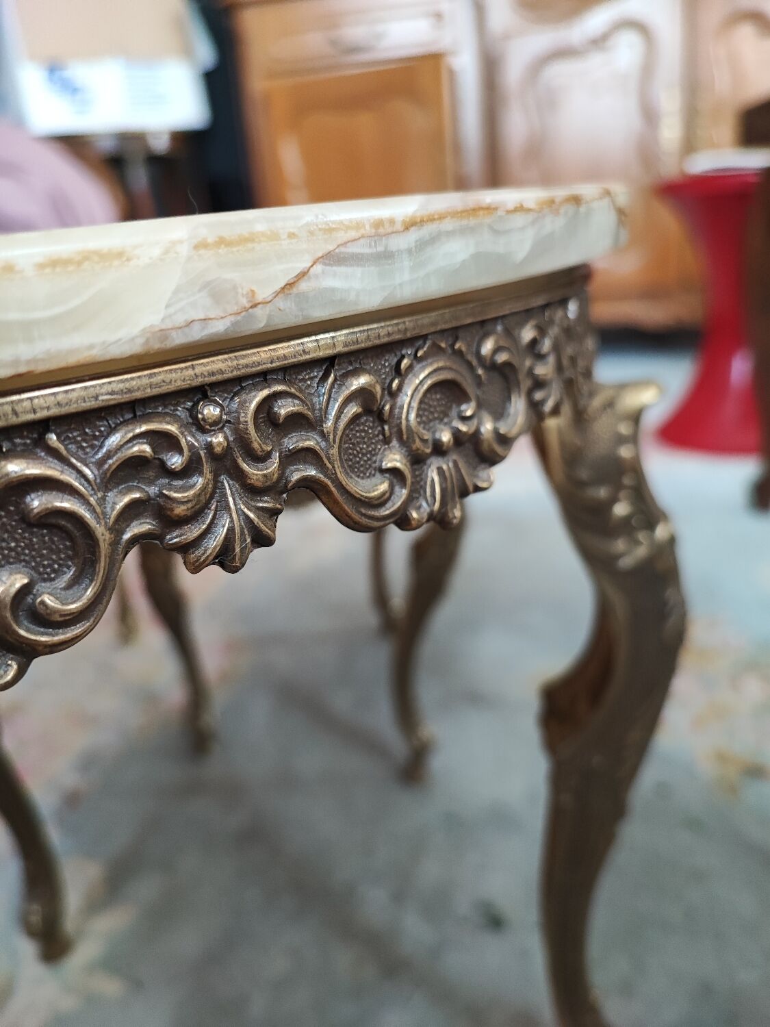Kidney bean nesting tables
