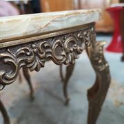 Kidney bean nesting tables