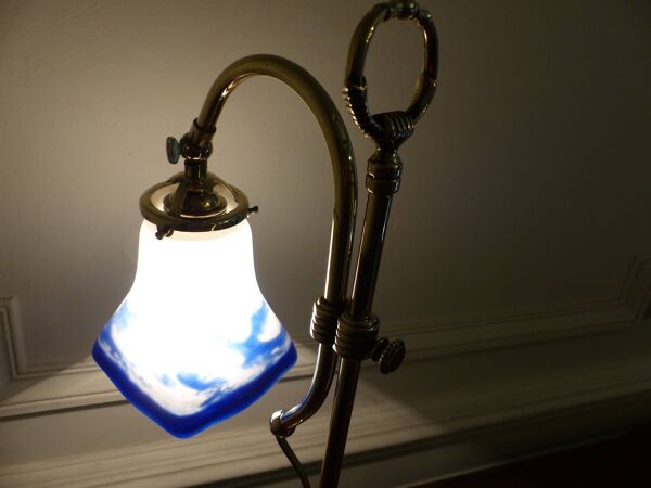 Lampe de bureau ou salon en laiton poli  XXème siècle pâte de verre signé LOTI Nancy