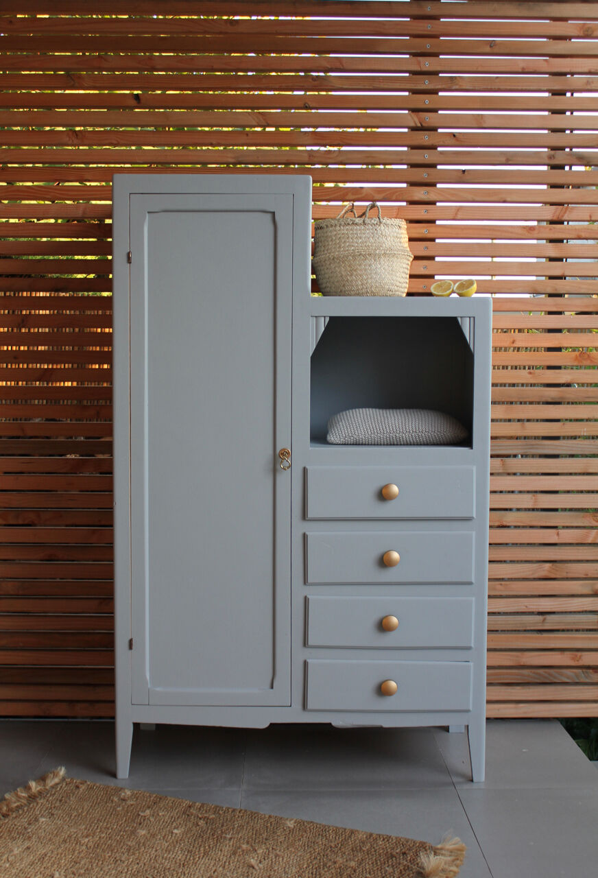 Asymmetrical wardrobe