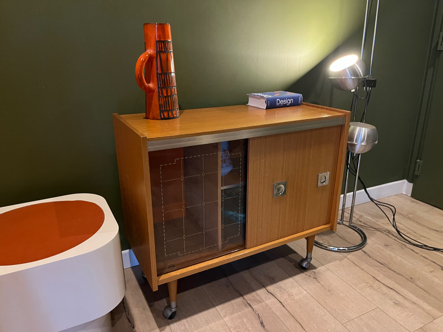 Vintage 1960s bar cabinet, Scandinavian style, on wheels.