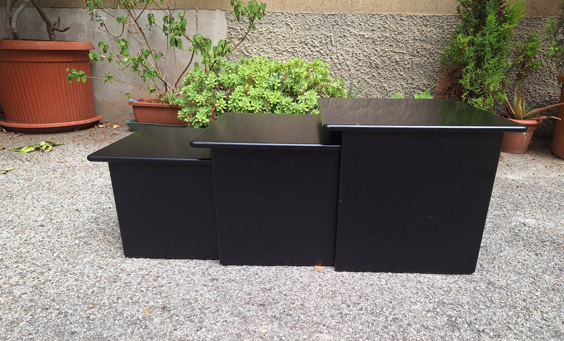 Tables gigognes en bois laqué noir, années 1980, ensemble de 3