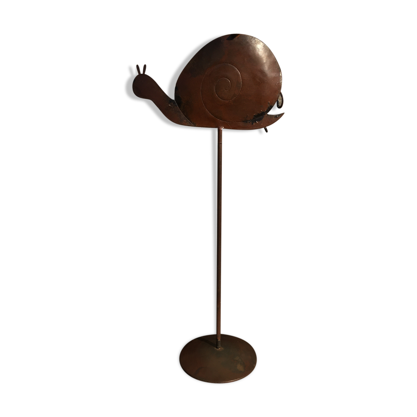 Metal ashtray shaped snail on foot tumble type