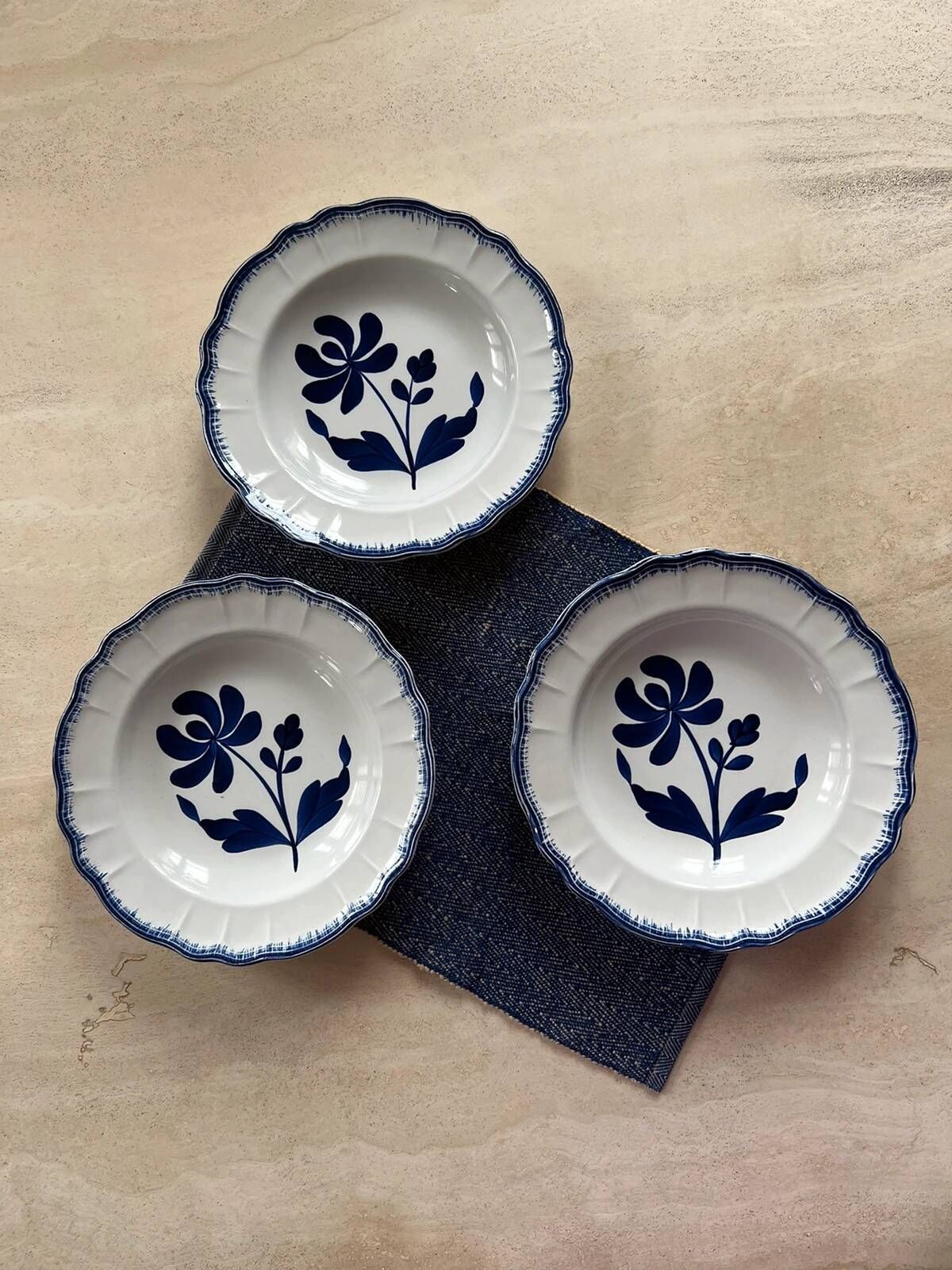 Set of 3 deep plates Thebes Salins