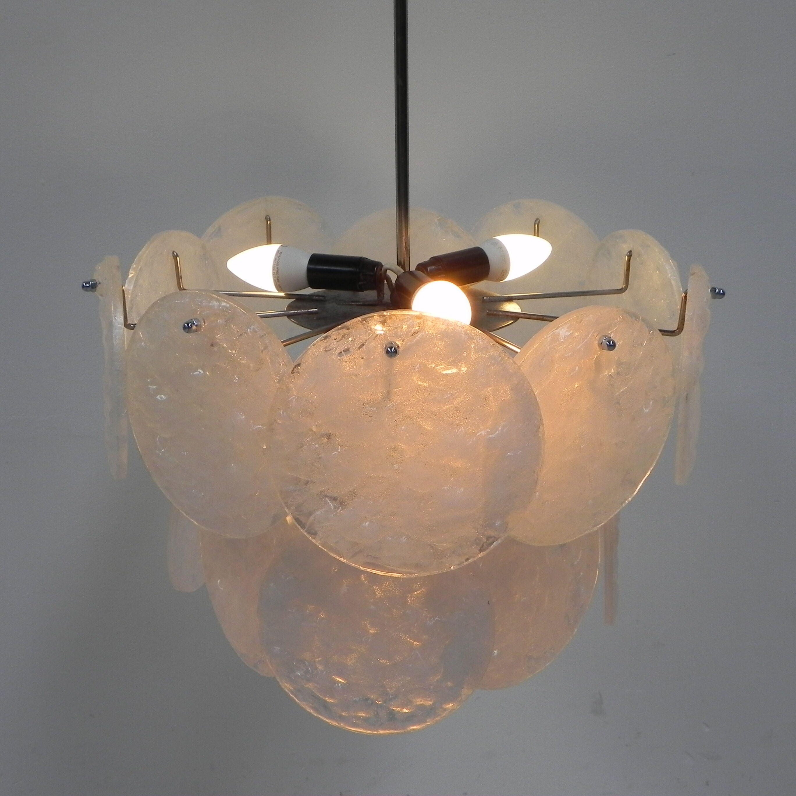 Frosted ice hanging lamp with 18 plastic discs