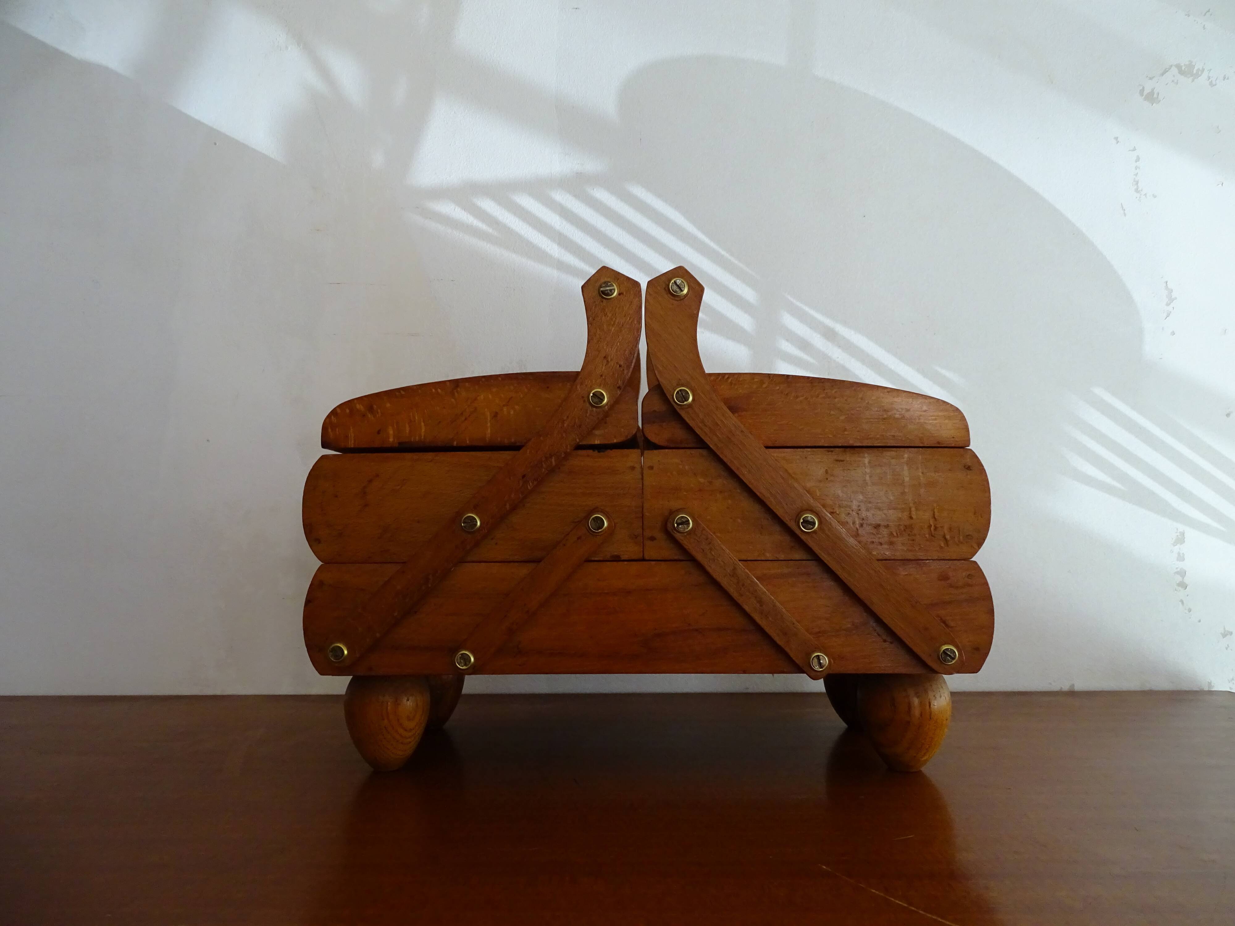 Worker to lay vintage wood