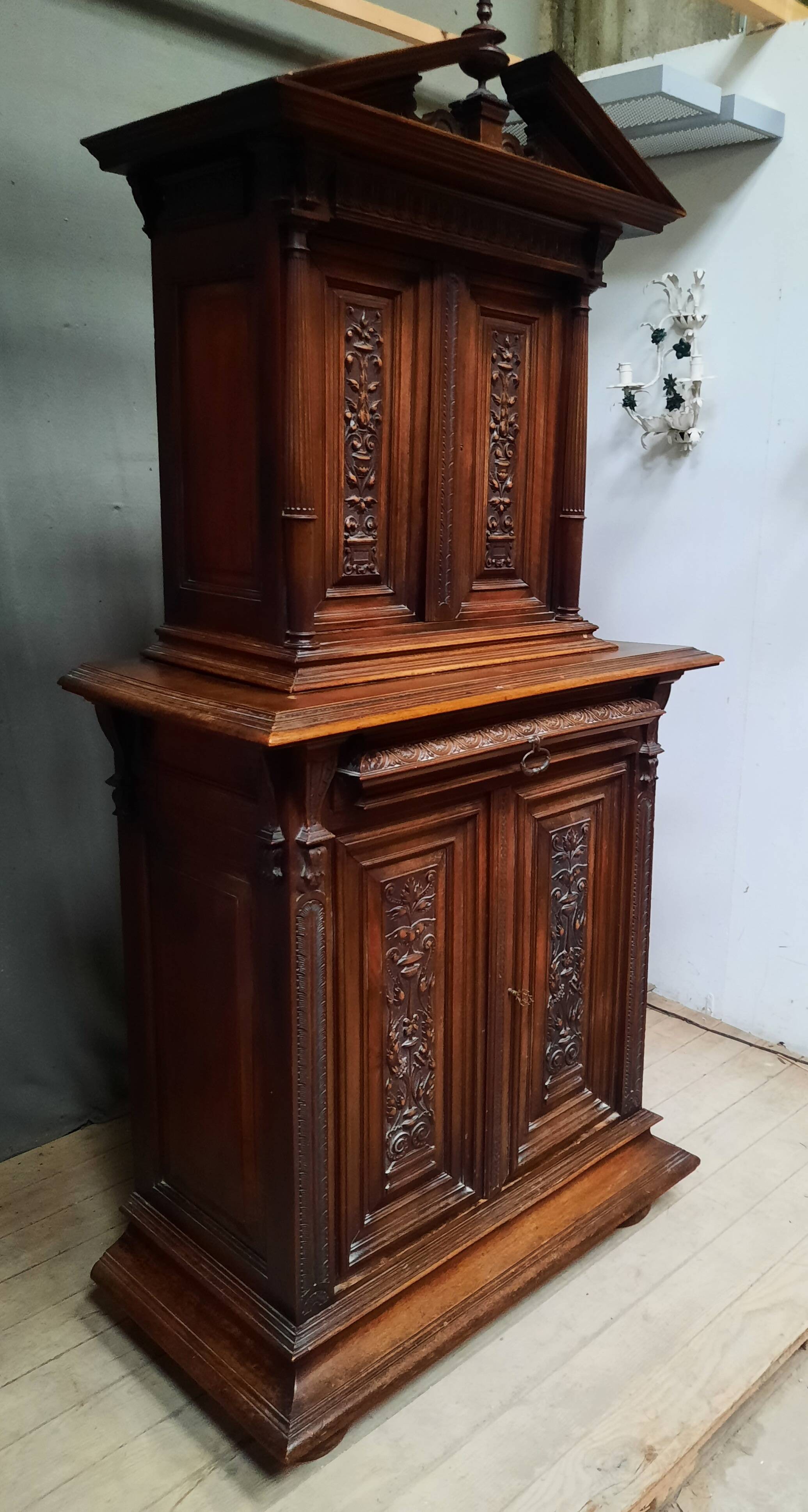 Renaissance style furniture with 4 doors