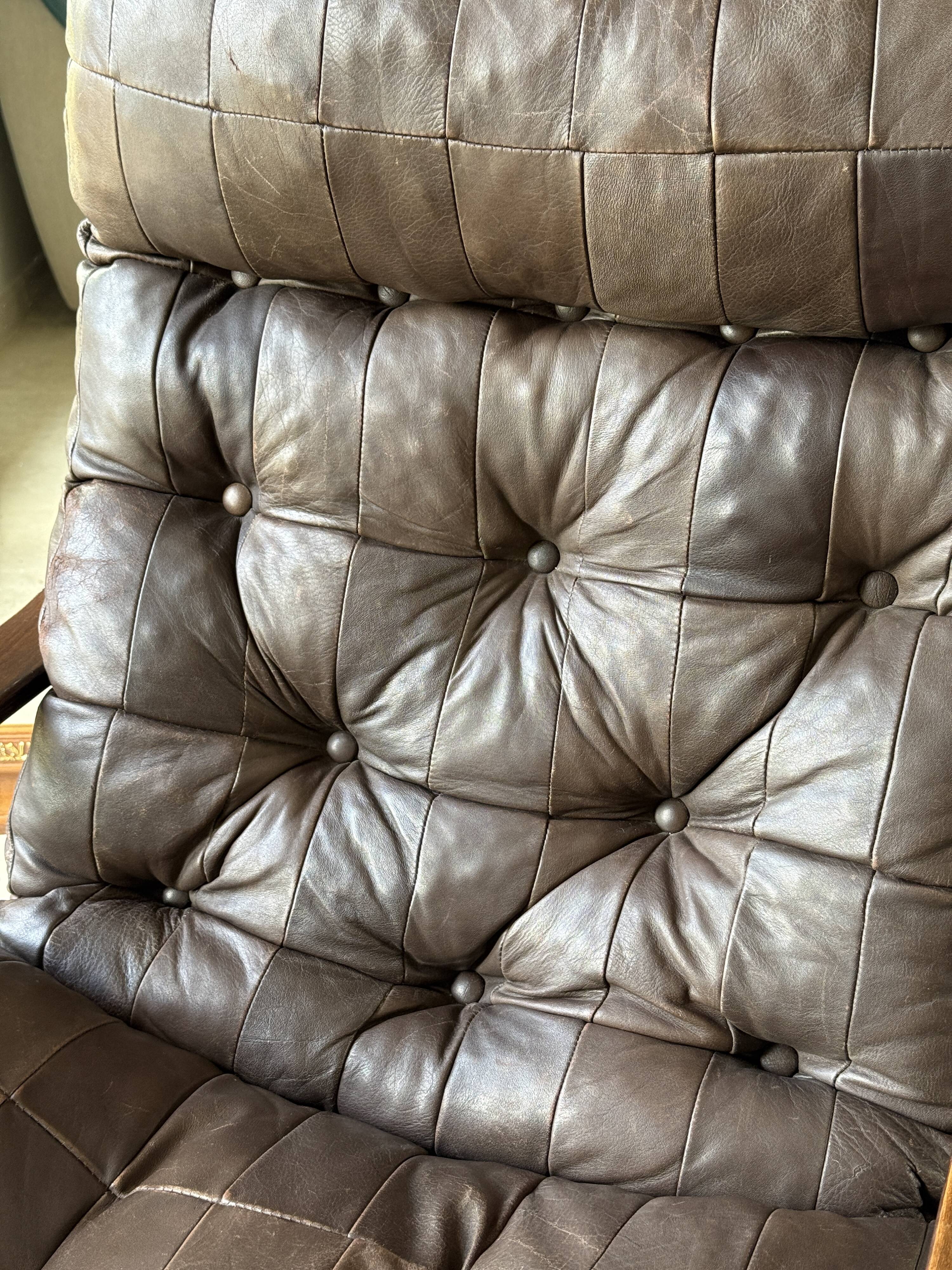 1970s Scandinavian armchair in curved laminated wood with a leather seat.