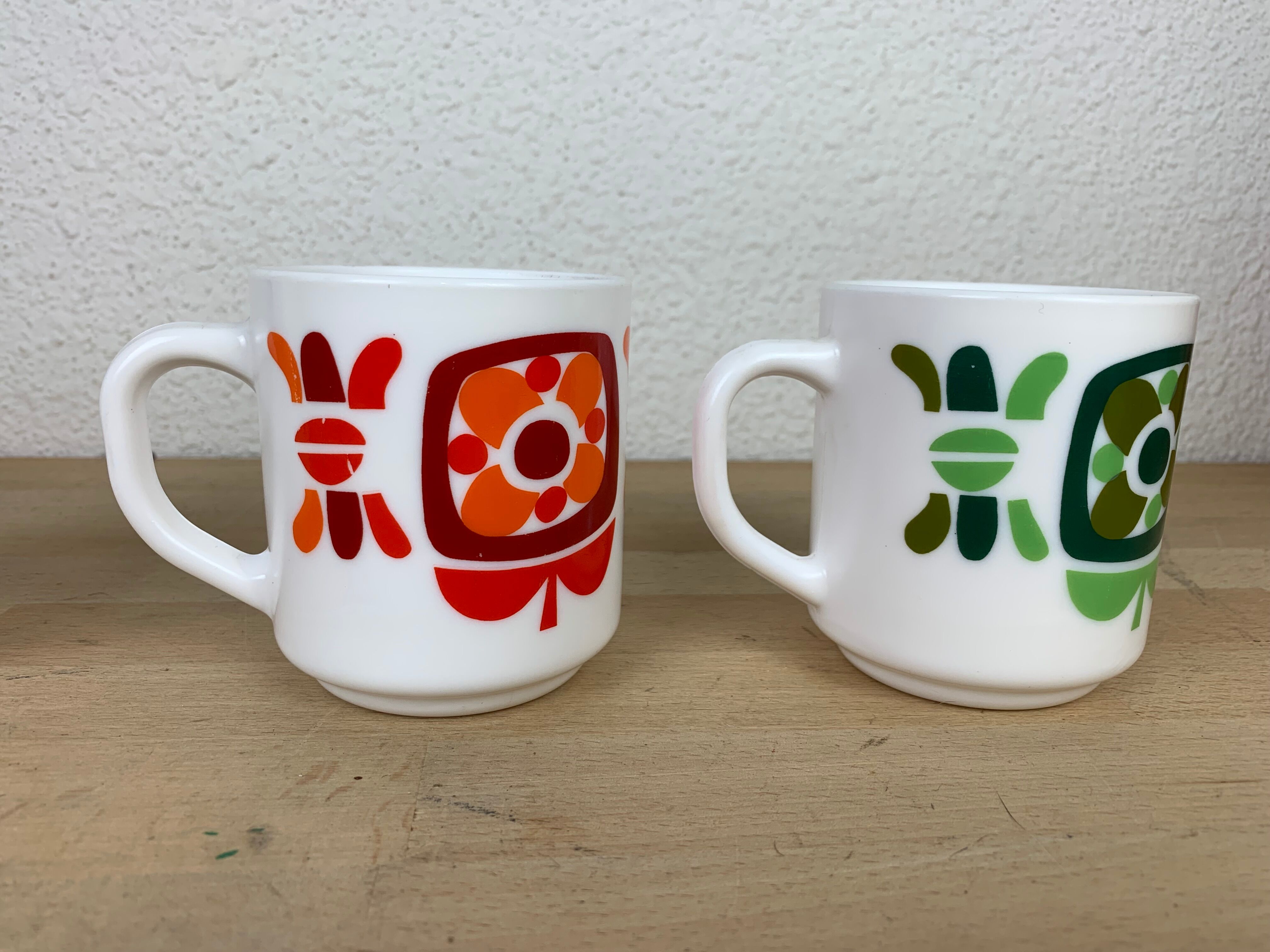 4 vintage Mobil mugs