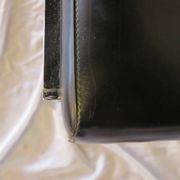 Chaise moderniste métal chromé et simili cuir noir