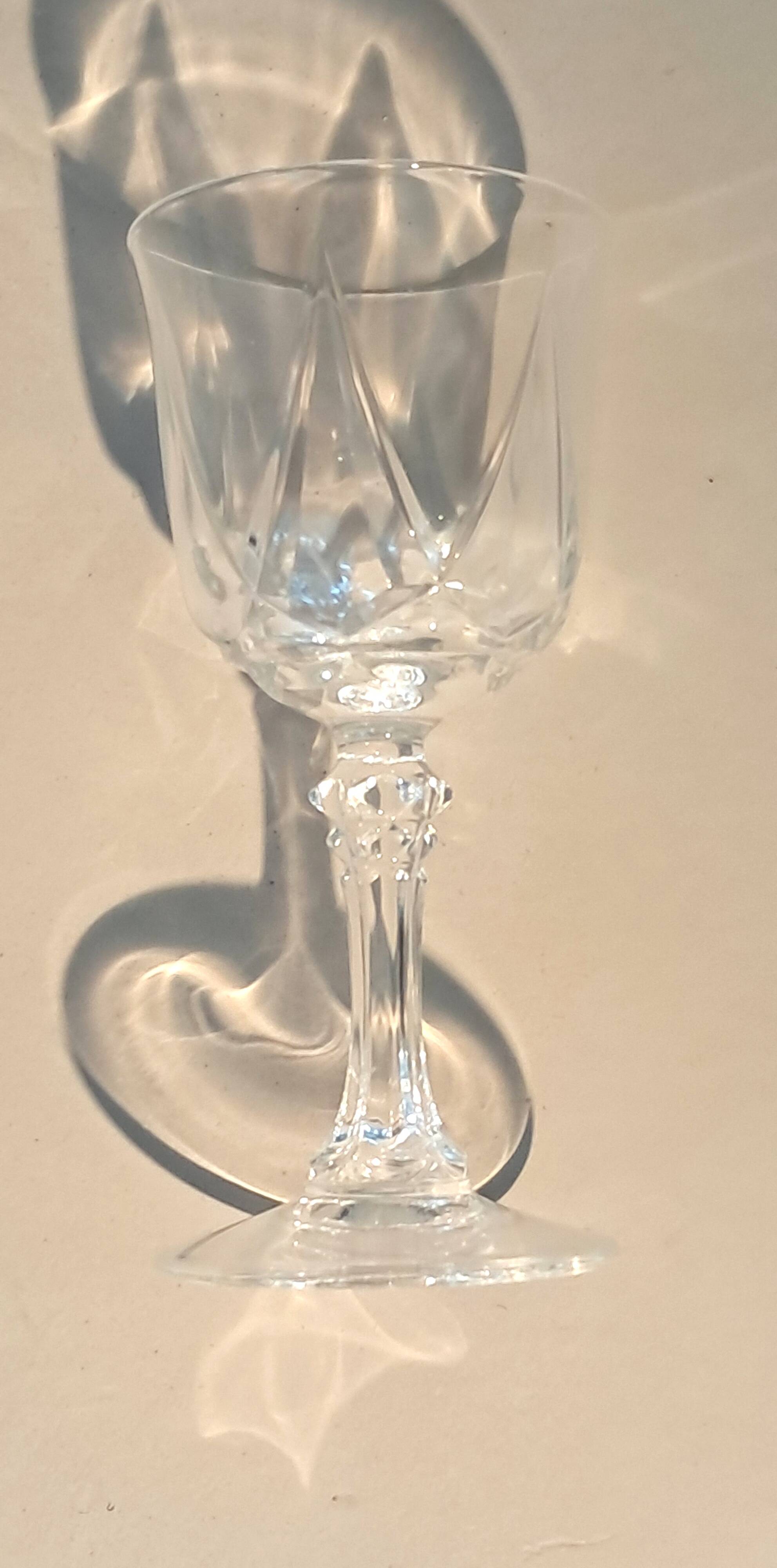 Set of 10 crystal liqueur glasses from Arques.