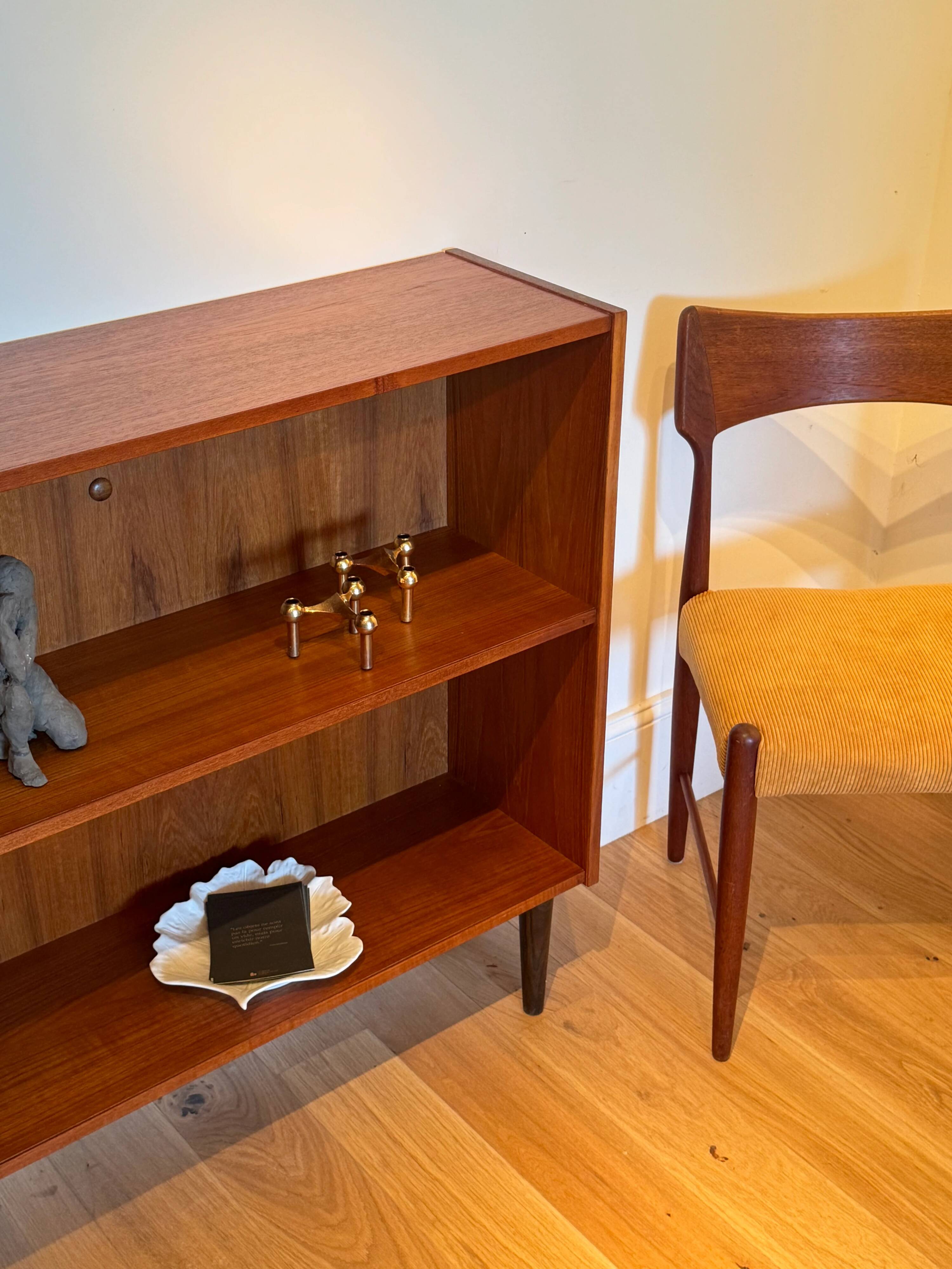 Bibliothèque scandinave basse vintage en teck « Ellen »