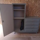 Asymmetrical cabinet compass feet