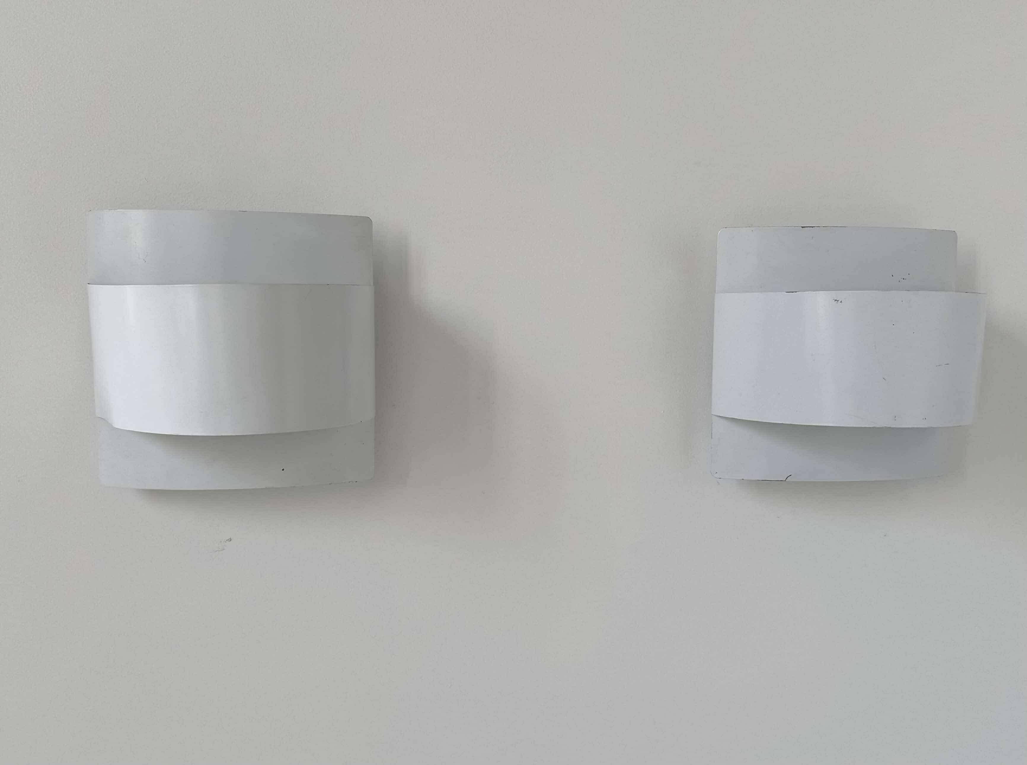 Pair of vintage wall lights, white lacquered metal, Peter Celsing Sweden 1960