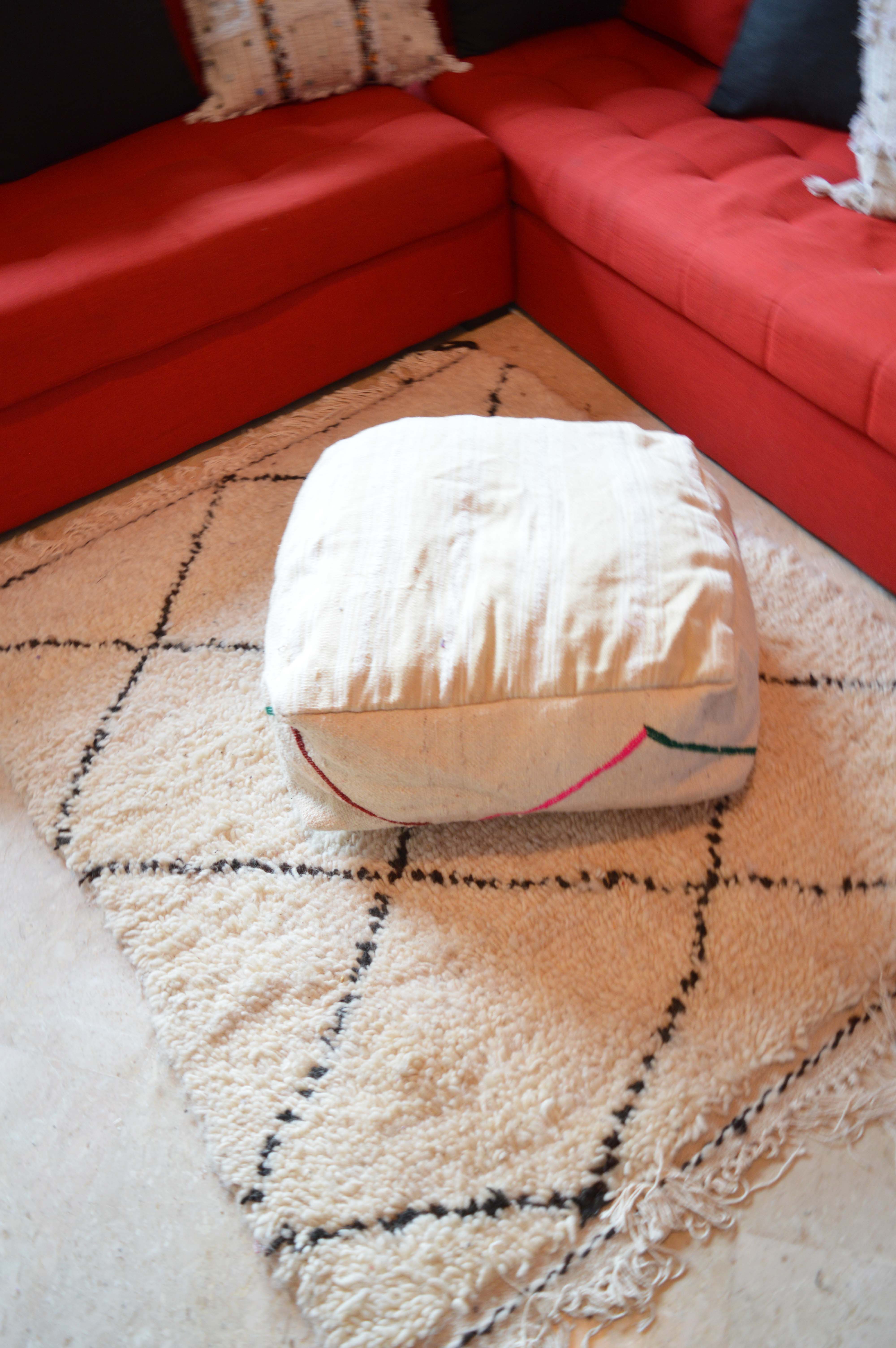Moroccan Berber pouf in wool 48 x 48 X 19
