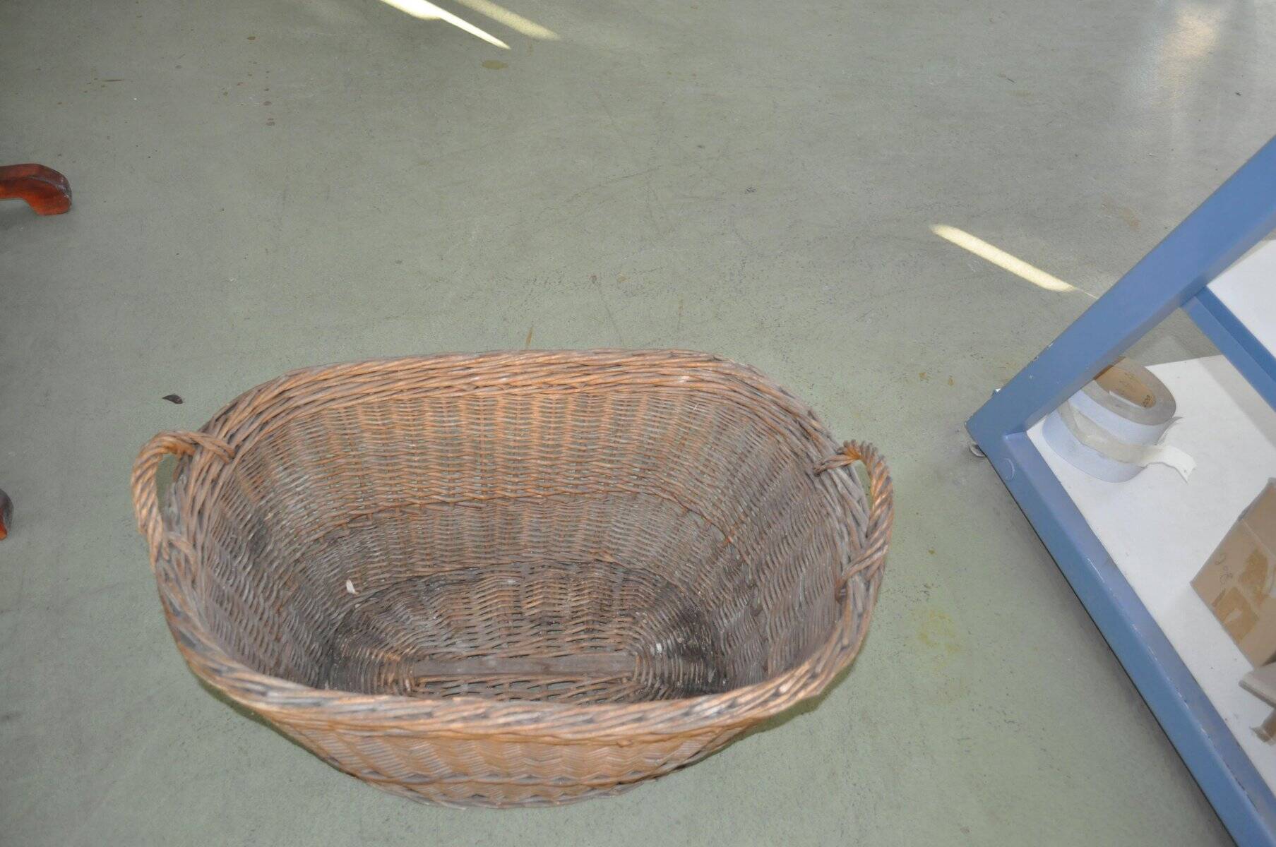 Brown wicker rustic basket - vintage laundry basket from the 1940s, large and oval.