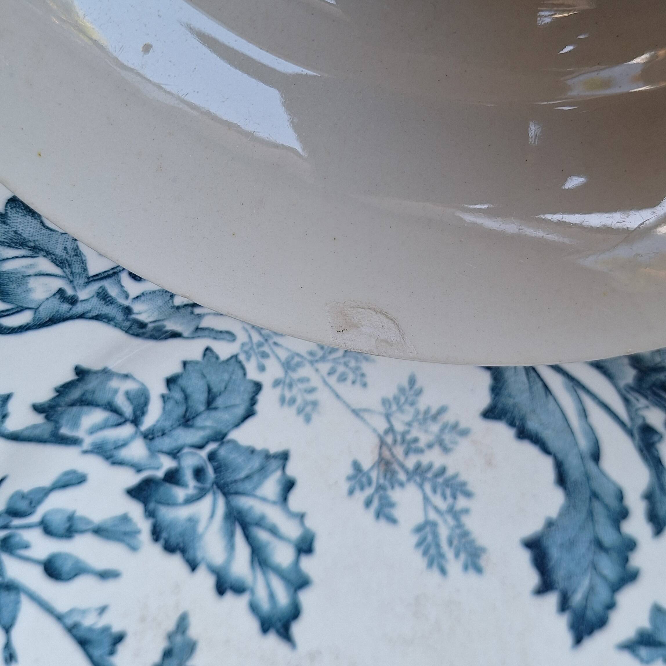 Service set in Longwy earthenware, Terre de fer.