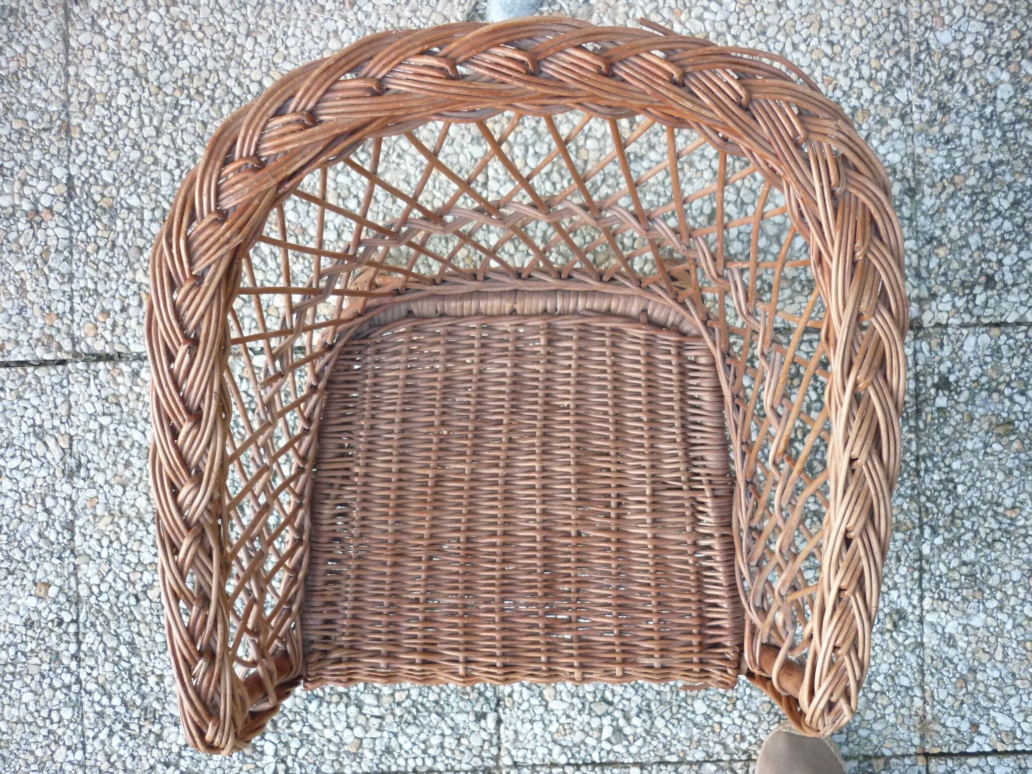 Fauteuil corbeille enfant en osier tressé vintage