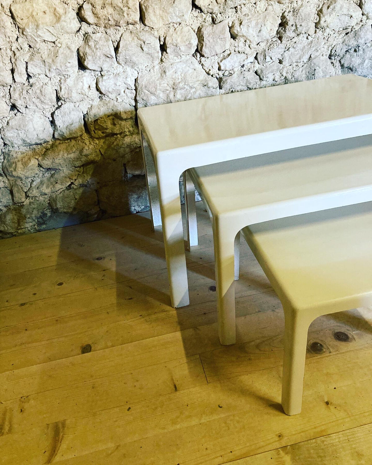 Kohtska nesting tables