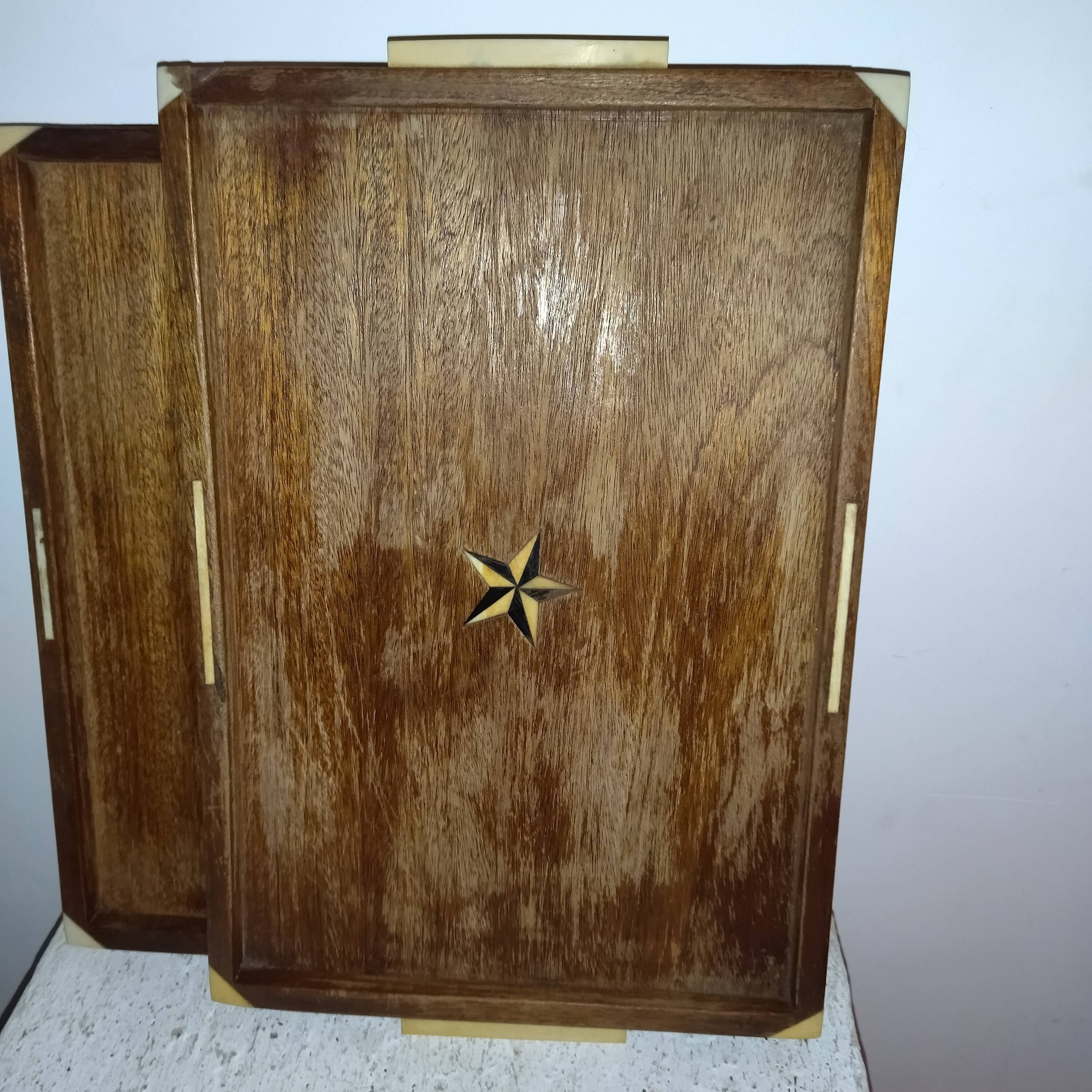 3 pull-out trays in teak and ebony bone marquetry