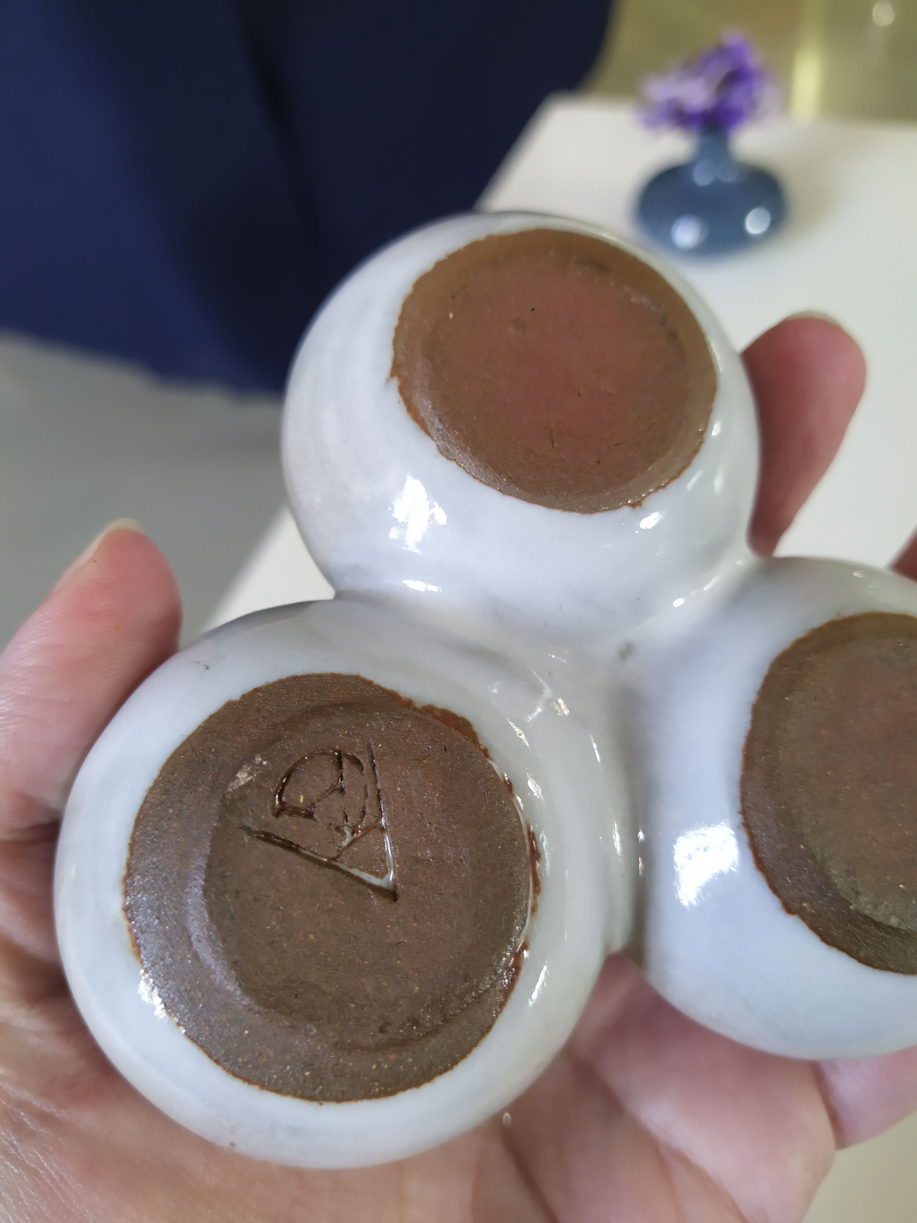 Vase pique flower signed